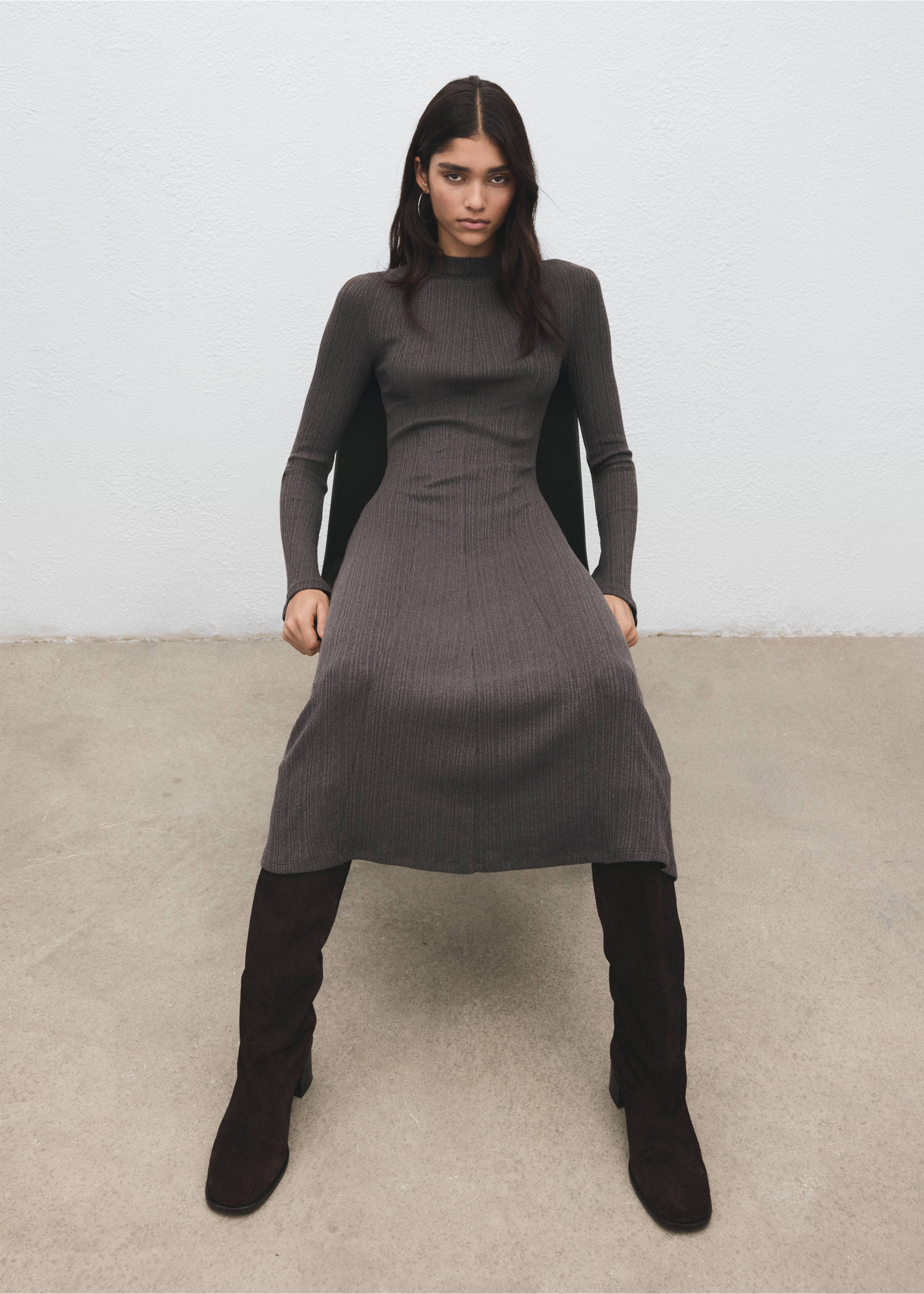 Robe en maille manches évasées - Détail de l'article 2, Marron moyen. Ref: 27051317-00.