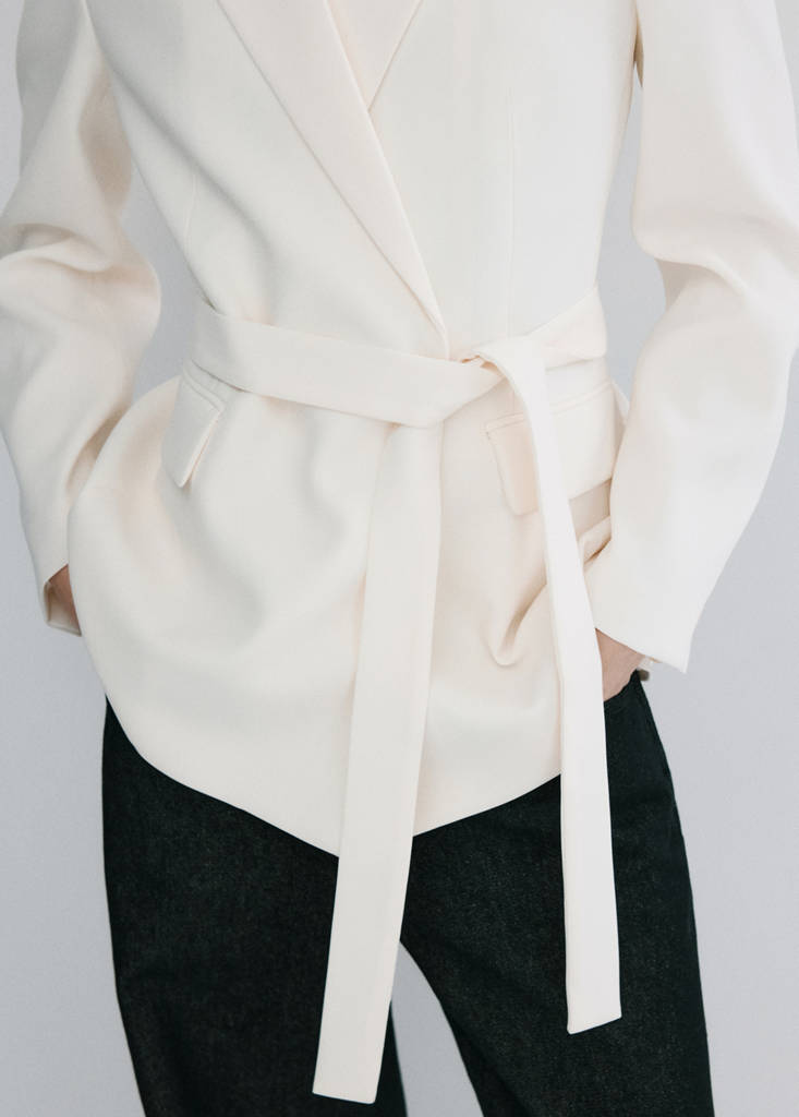 Suit jacket with belt — Vanilla