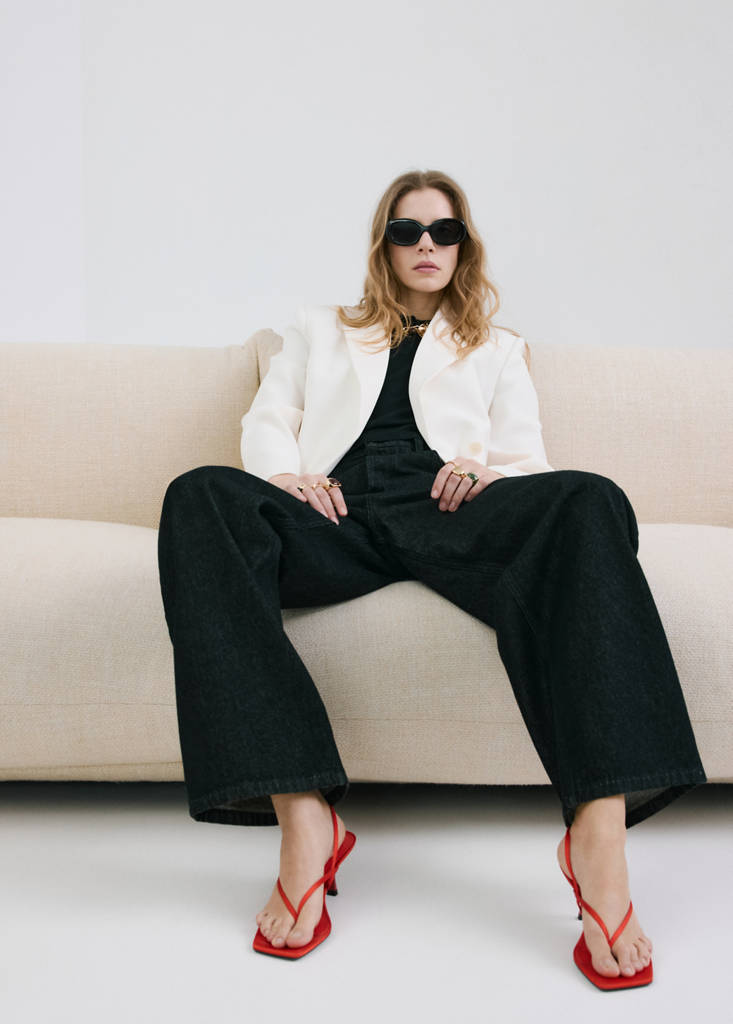 Suit jacket with belt — Vanilla