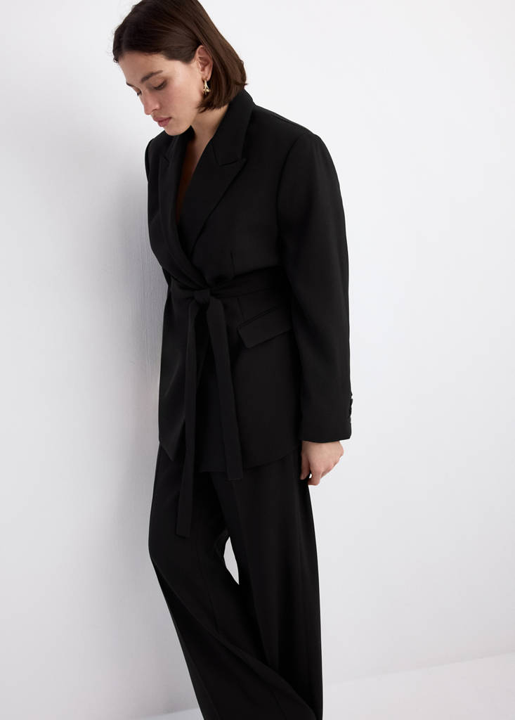 Suit jacket with belt — Black