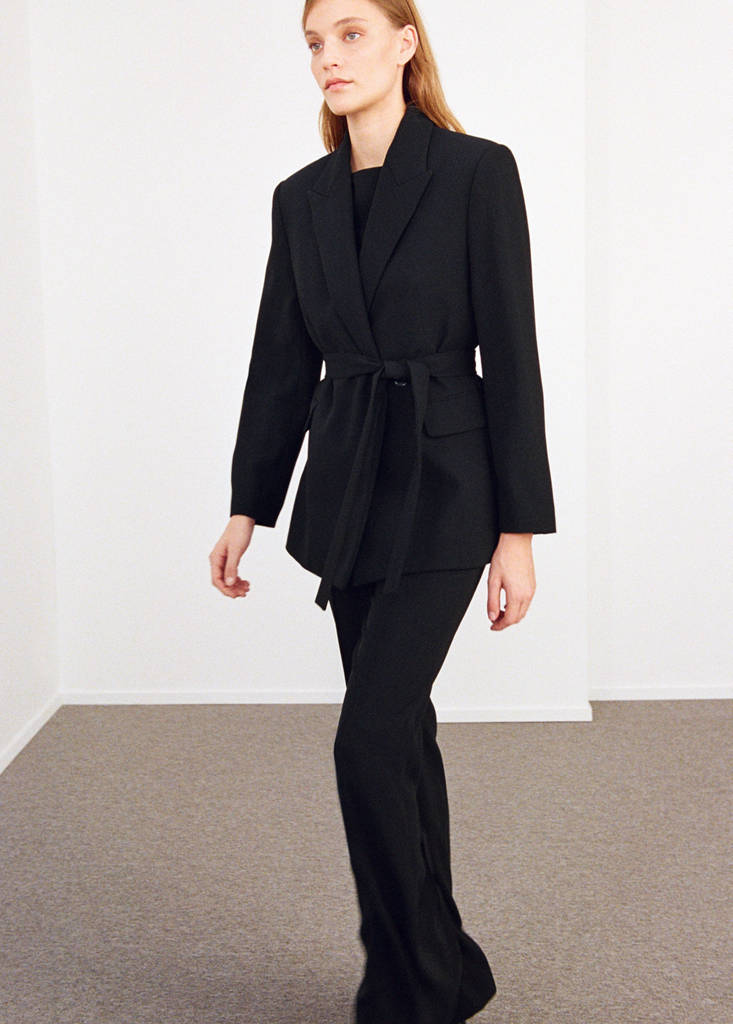 Suit jacket with belt — Black
