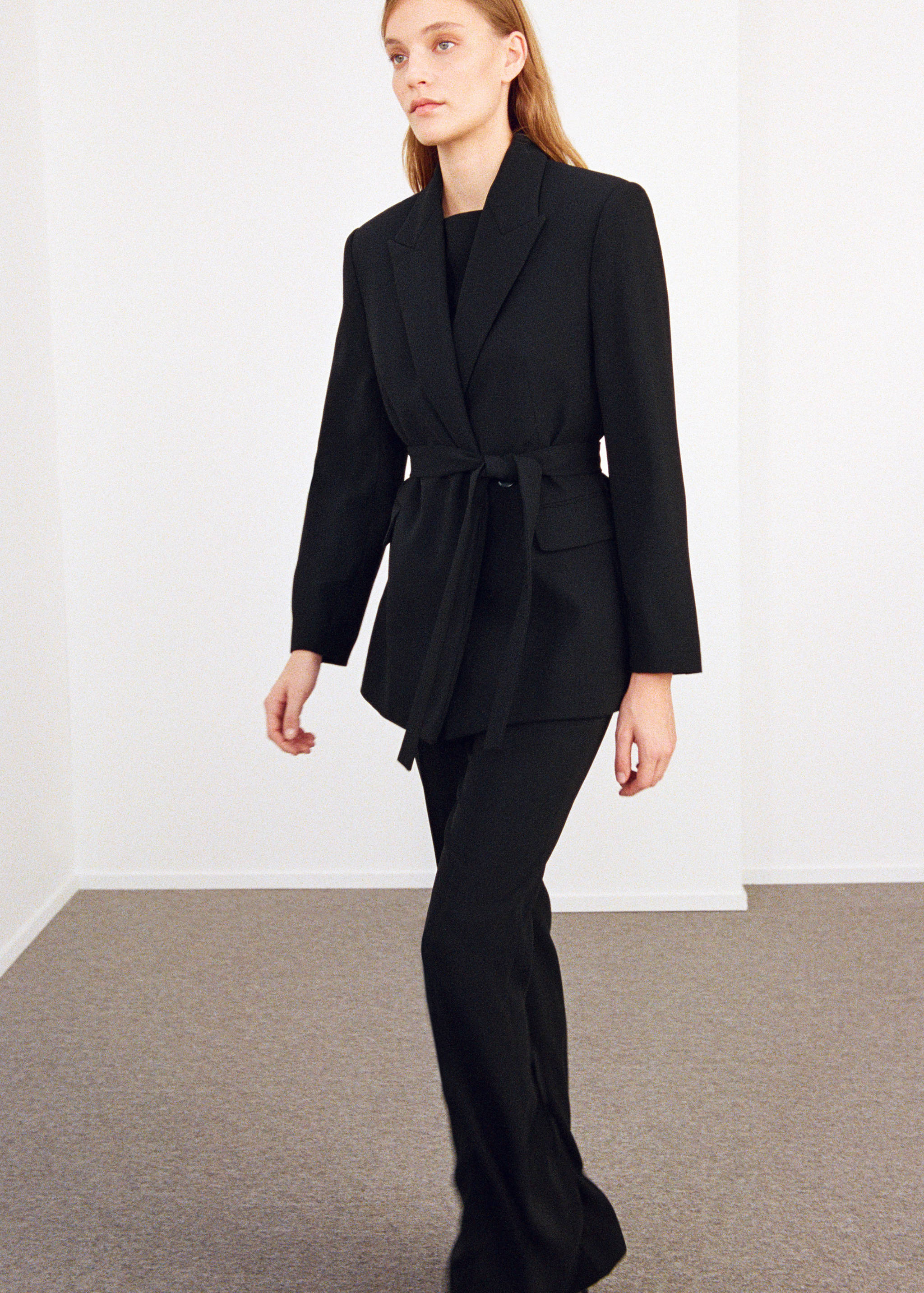 Suit jacket with belt - General plane