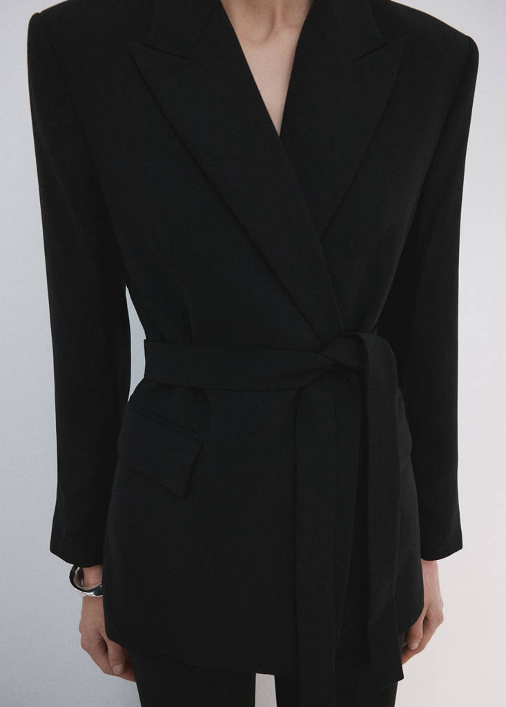 Suit jacket with belt — Black