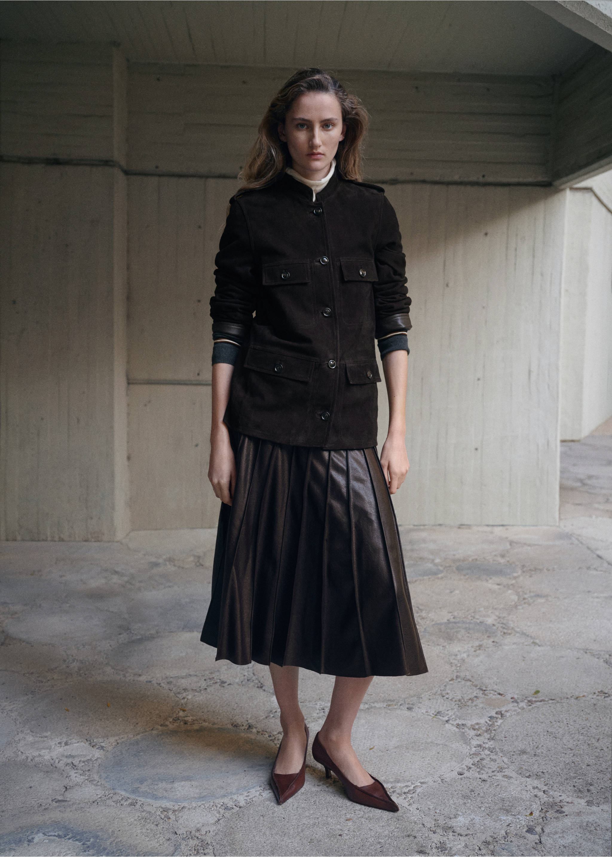 Chaqueta ante cuello tira - Plano general, Marrón. Ref: 27051331-00.