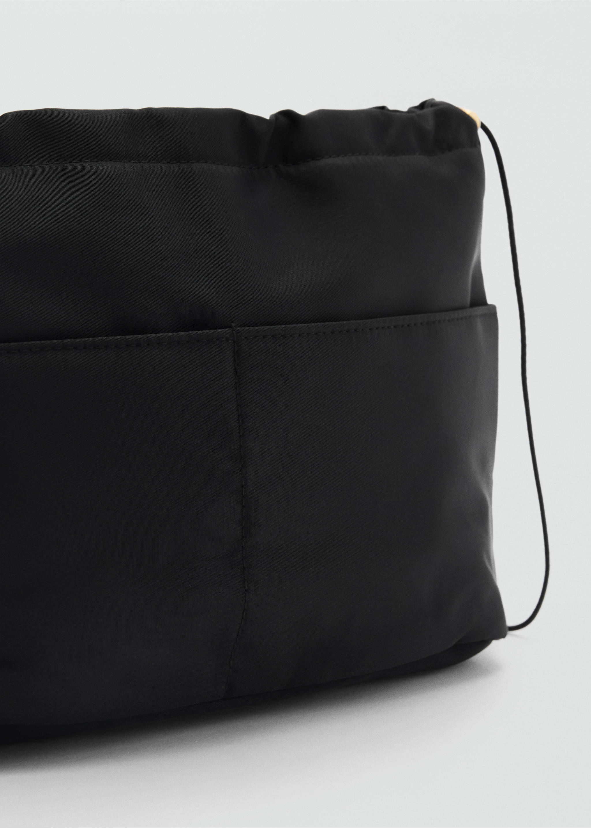 Zipped nylon cosmetics bag - Details of the article 3, Black. Ref: 27051333-00.