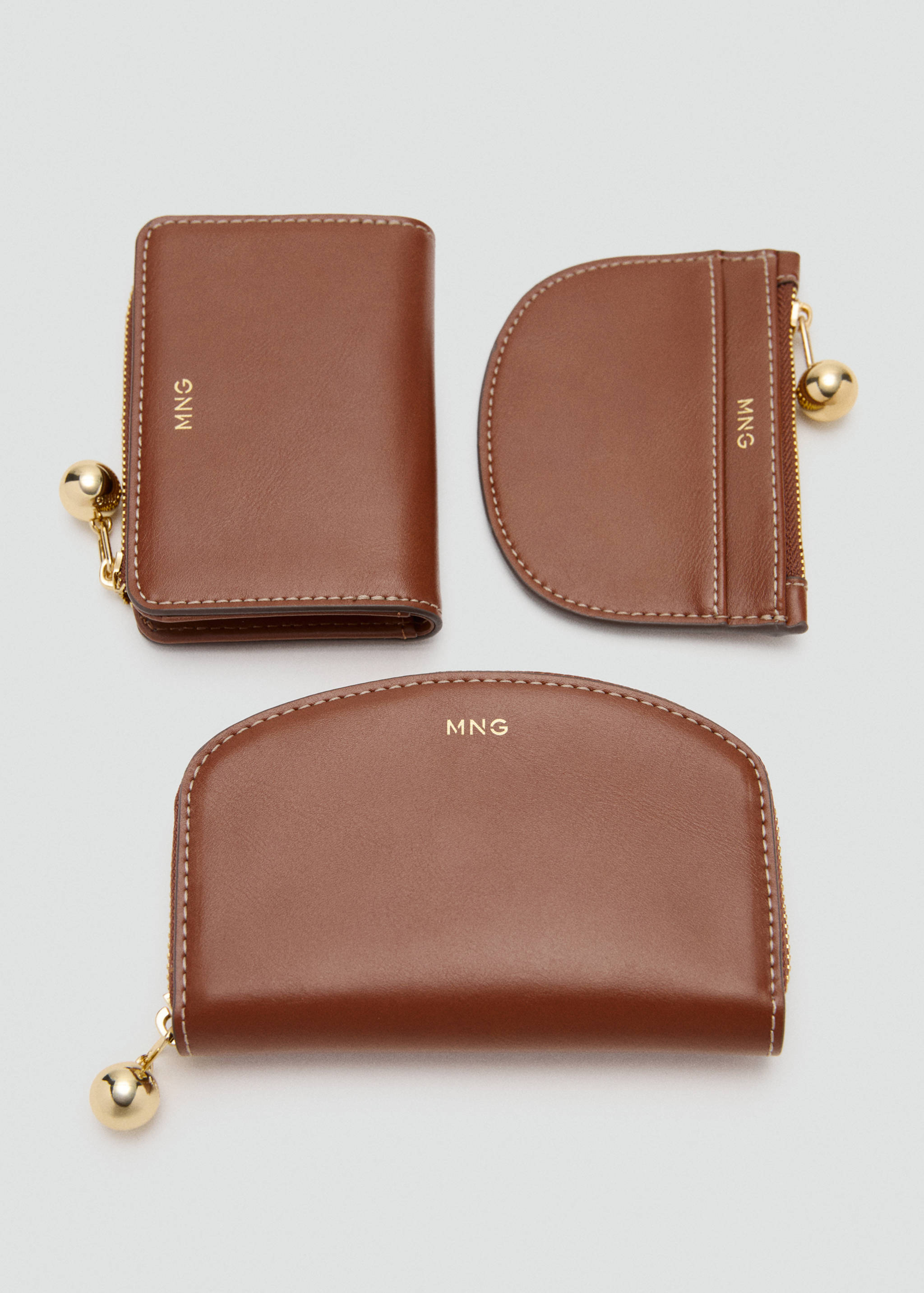 Medium wallet with mini-bead embellishment - Details of the article 2