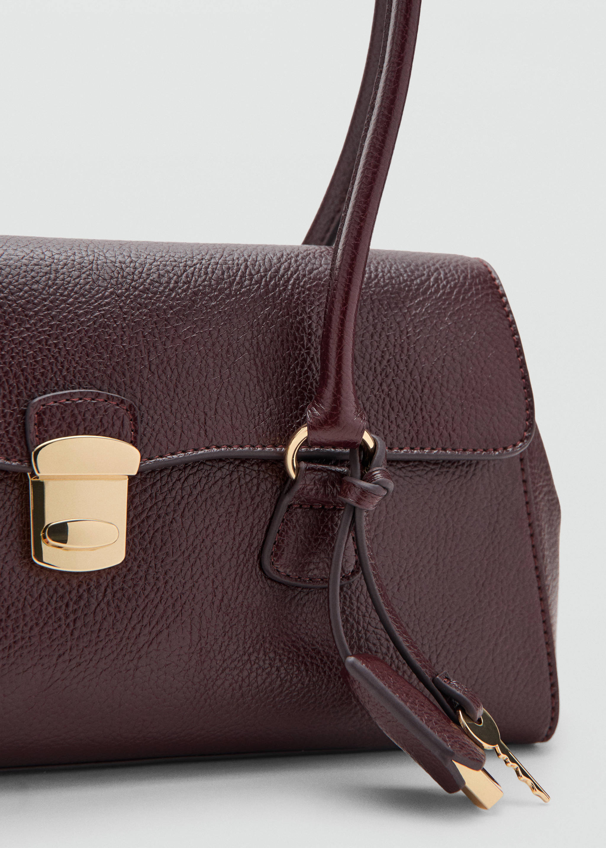 City shoulder bag with flap - Details of the article 2
