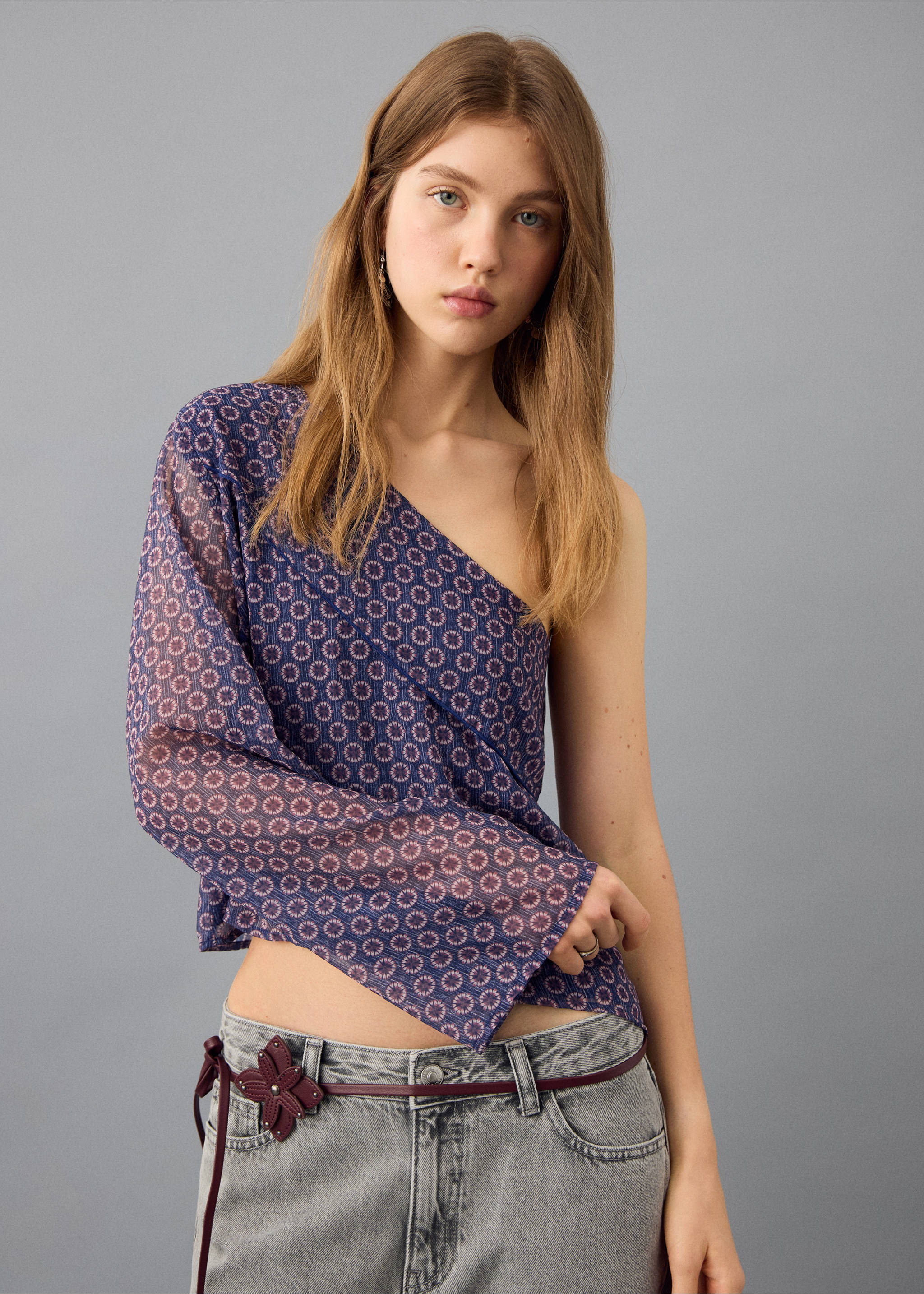 Асимметричная блузка с принтом - Средний план, Темно-синий. Ref: 27051511-00.