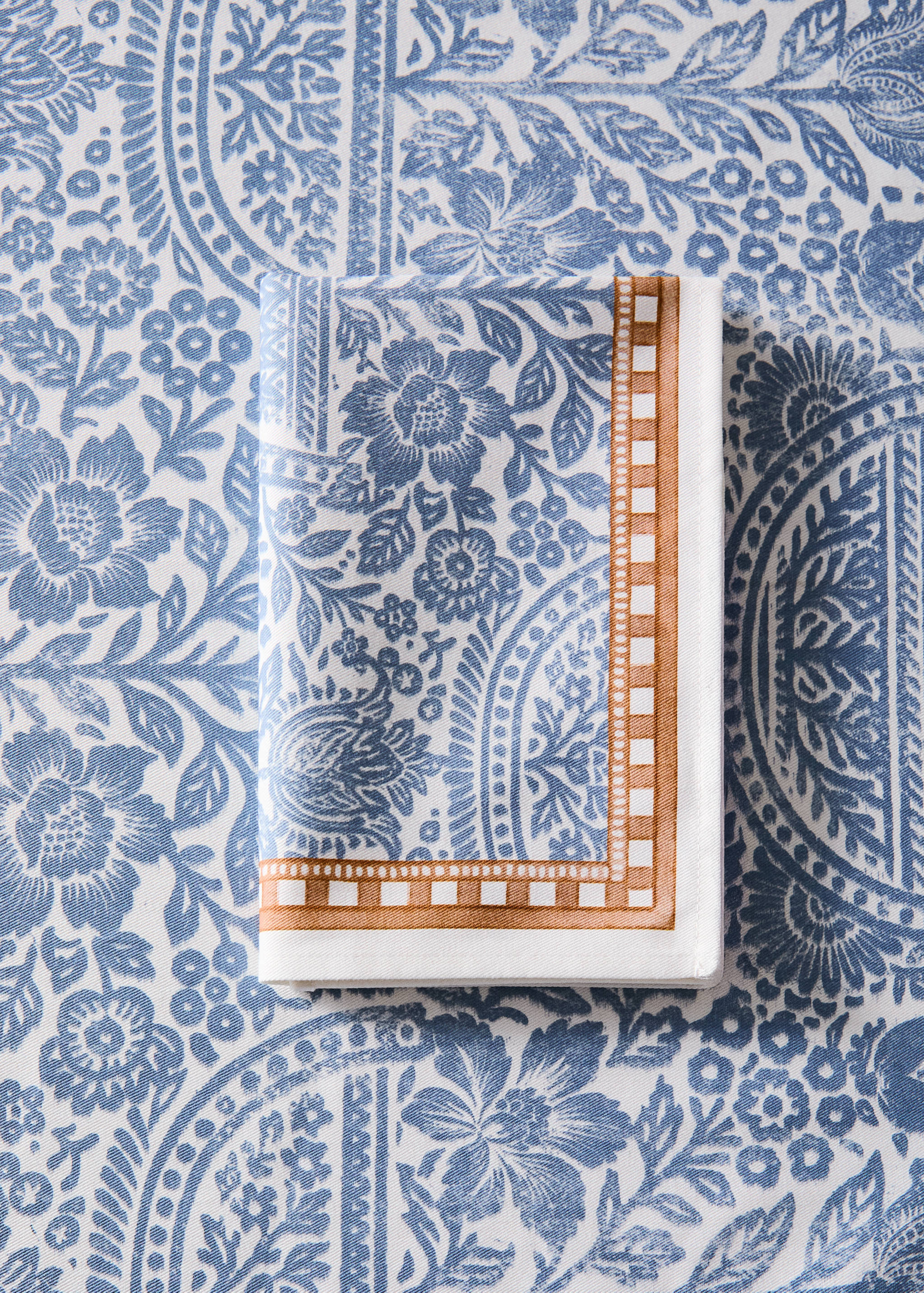 Cotton striped napkins with floral patterns - General plane