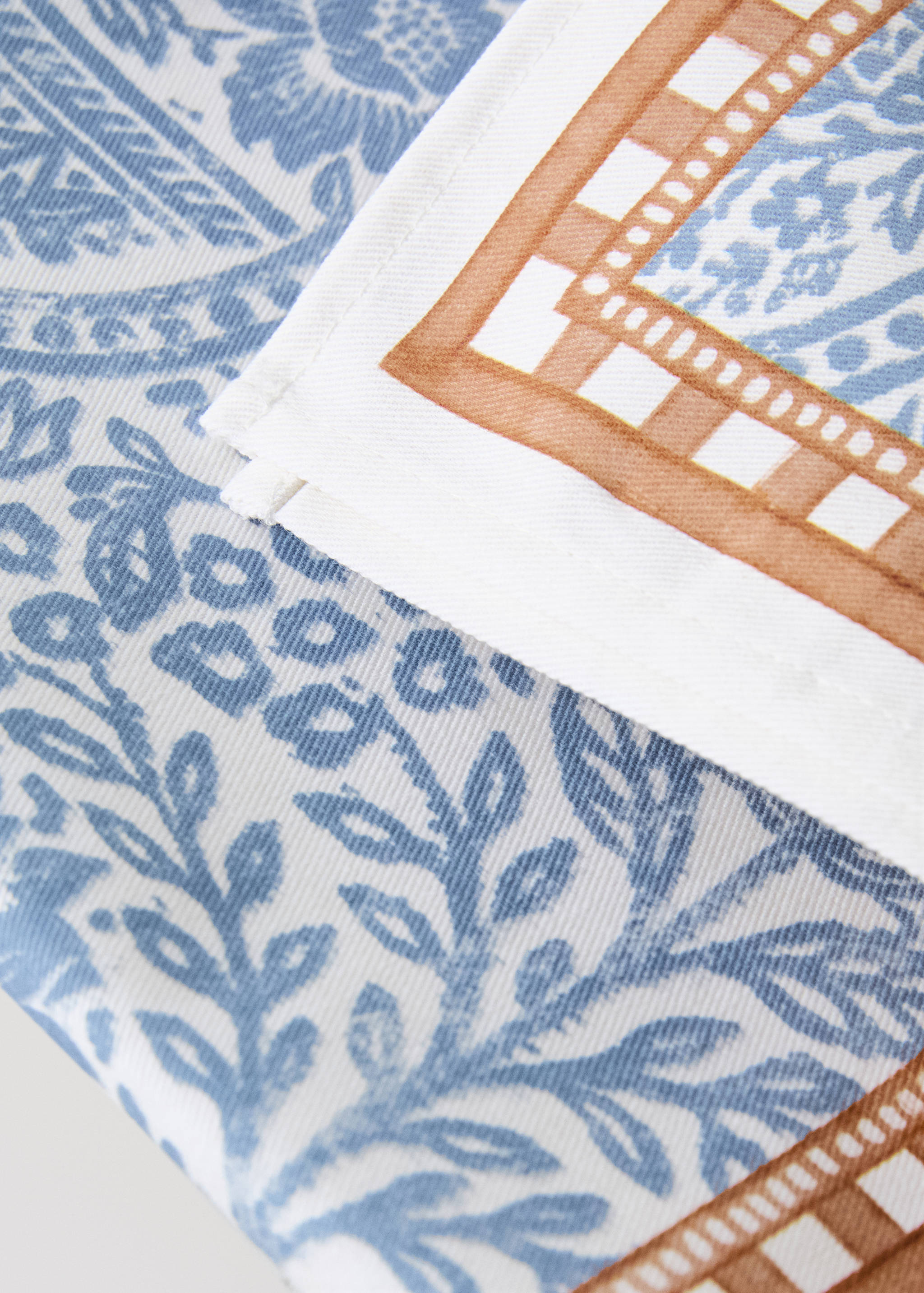 Cotton striped napkins with floral patterns - Details of the article 2