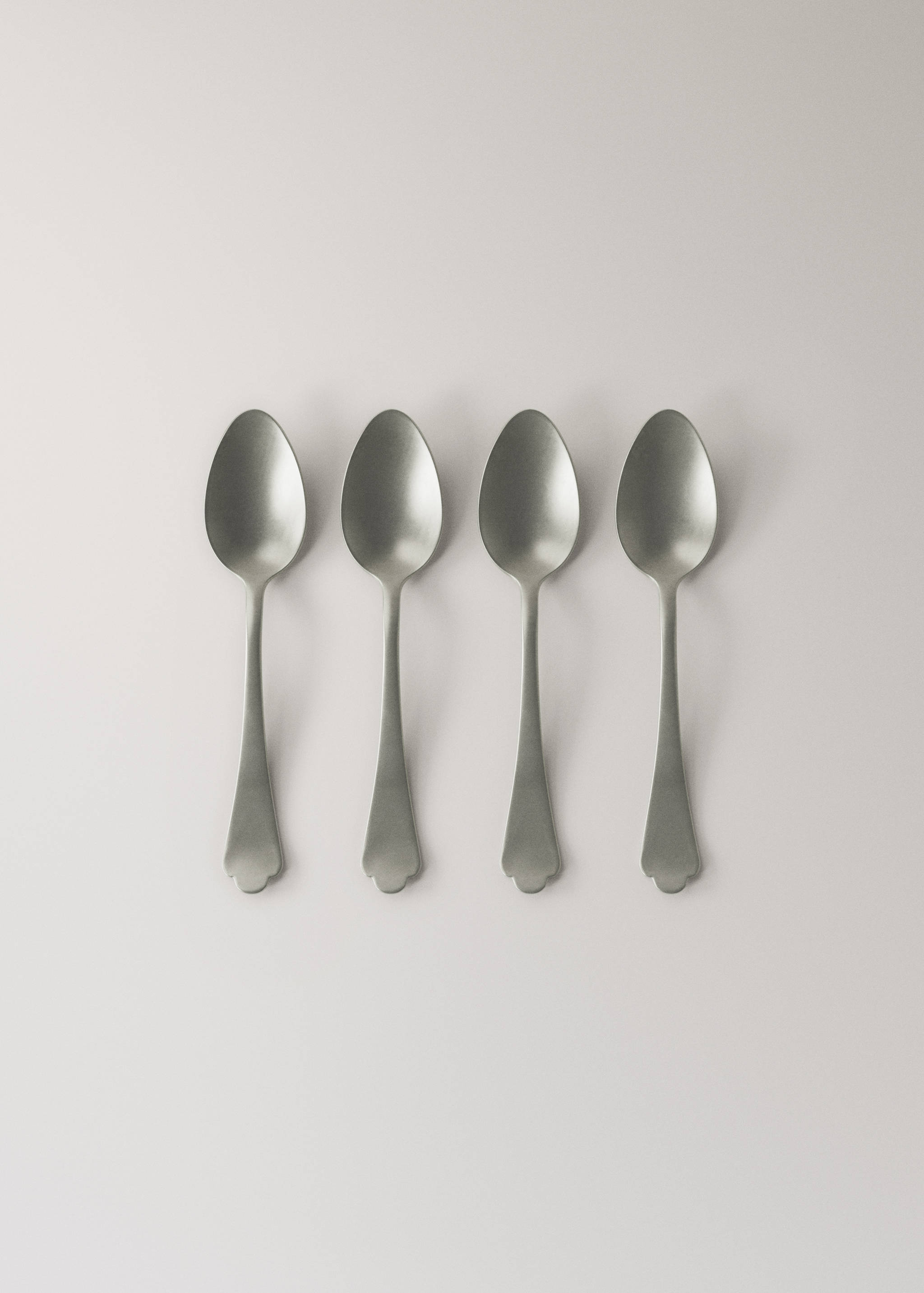 Set of 4 matte stainless steel dessert spoons - Article without model