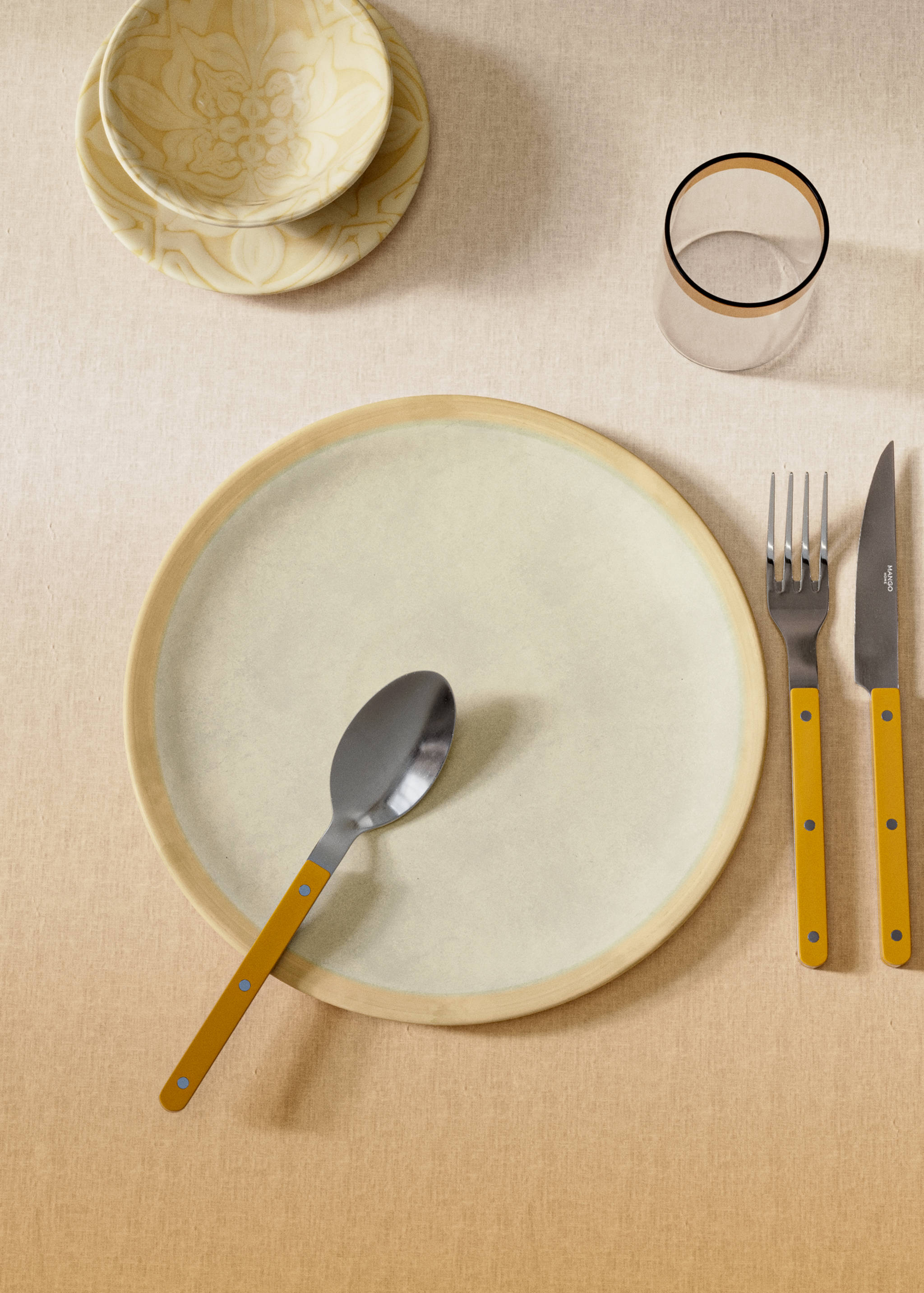 Plato llano gres contrastre - Plano general