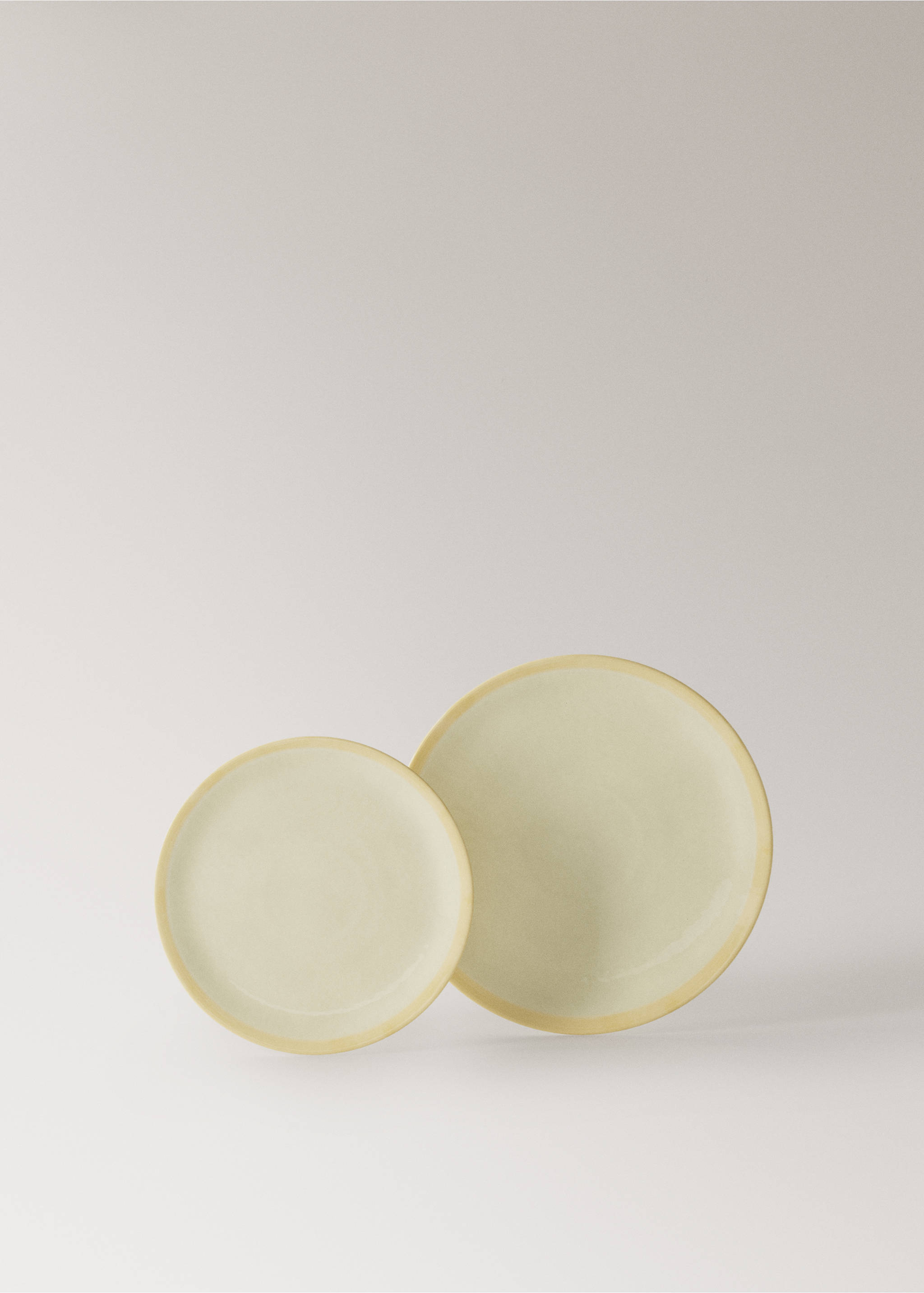 Farfurie plată din ceramică în contrast - Detaliu al articolului 3, Ocru. Ref: 27051523-00.