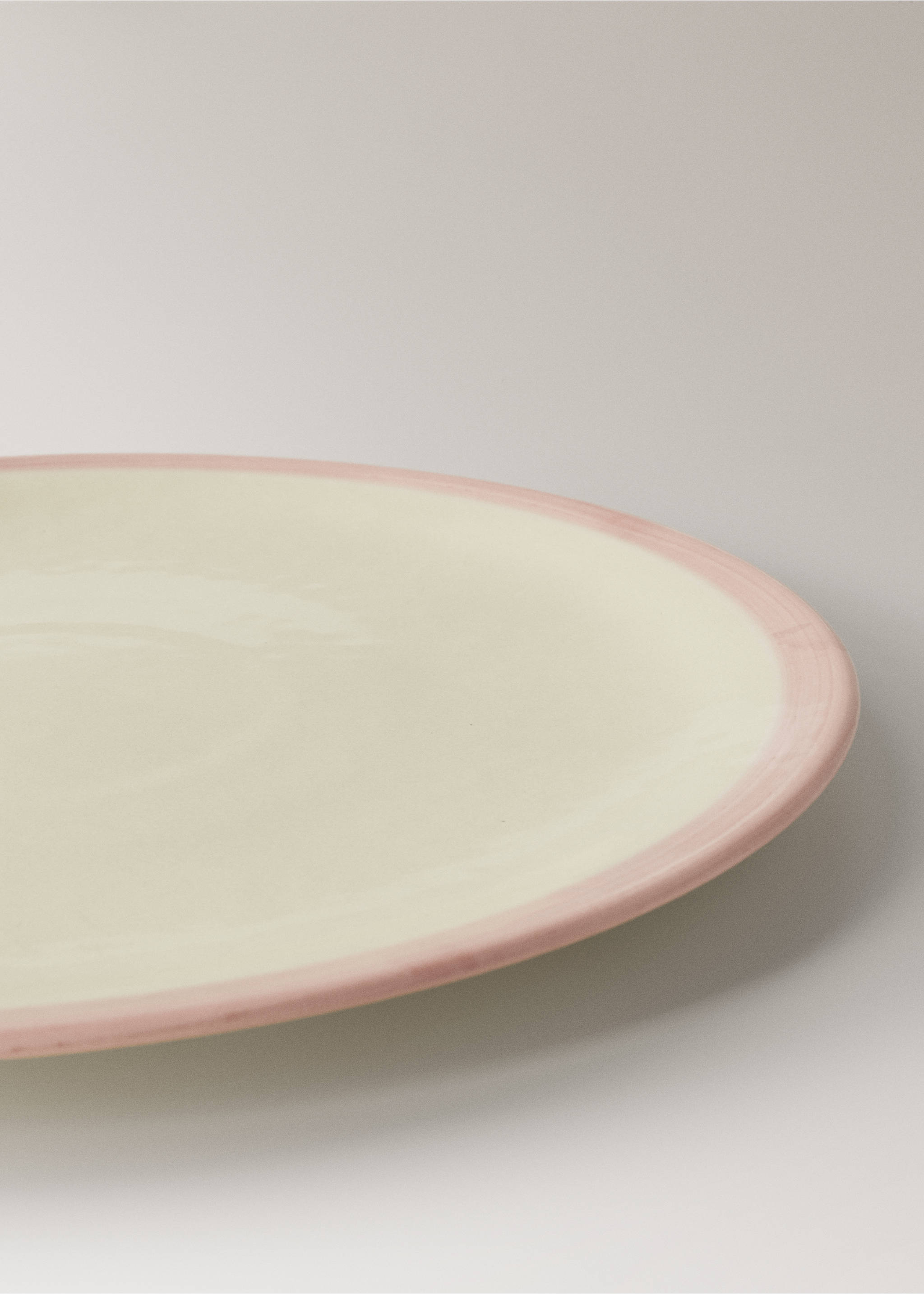 Farfurie plată din ceramică în contrast - Detaliu al articolului 2, Roz pal. Ref: 27051523-00.