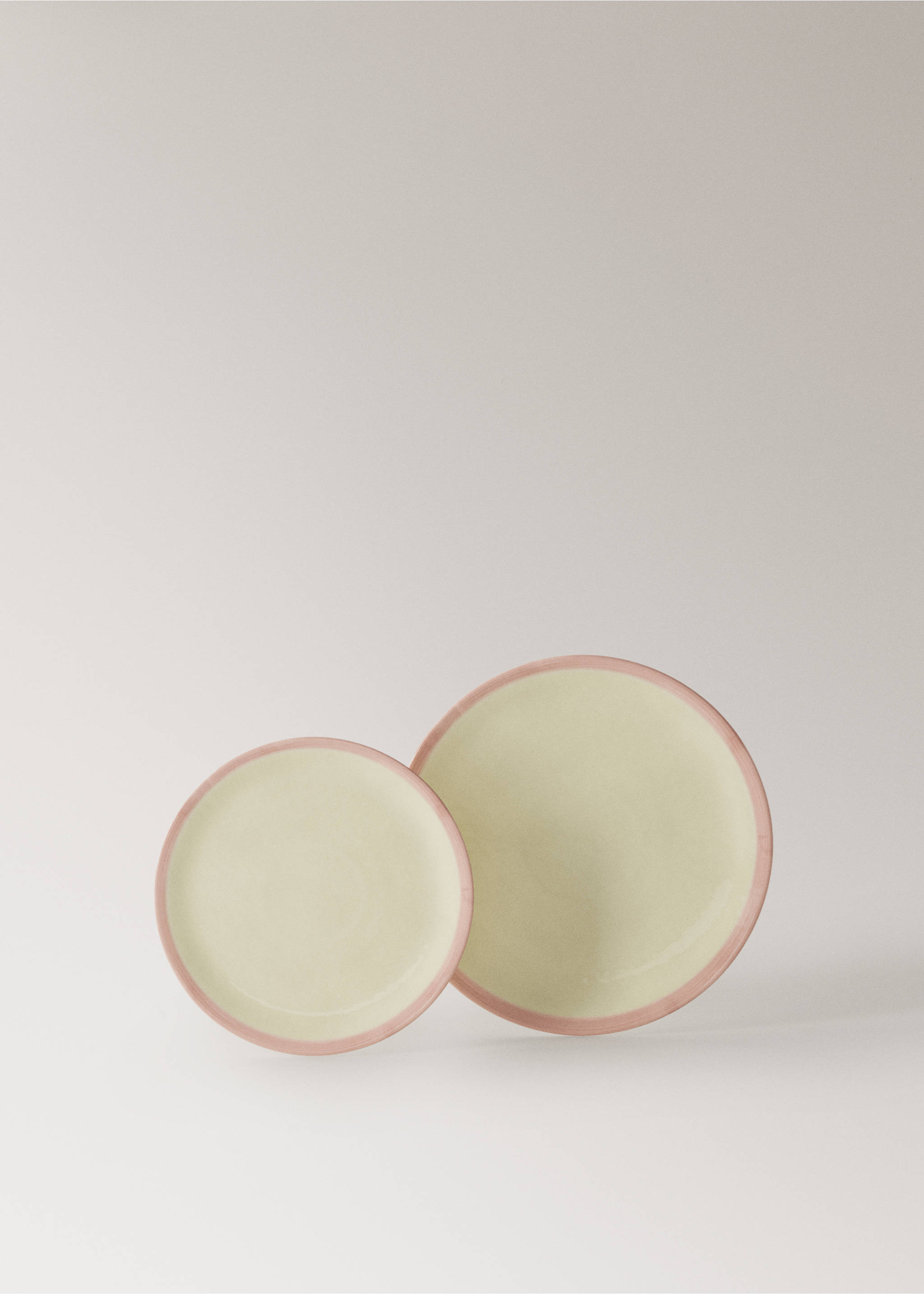 Farfurie plată din ceramică în contrast - Detaliu al articolului 3, Roz pal. Ref: 27051523-00.