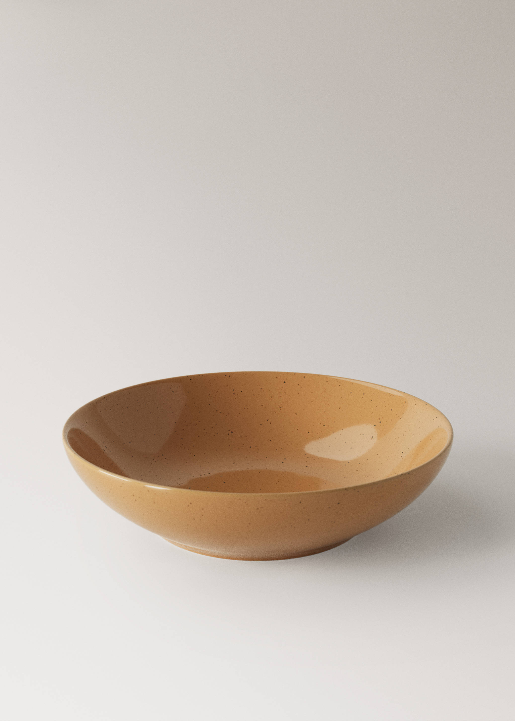 Deep stoneware plate with spots - Details of the article 1