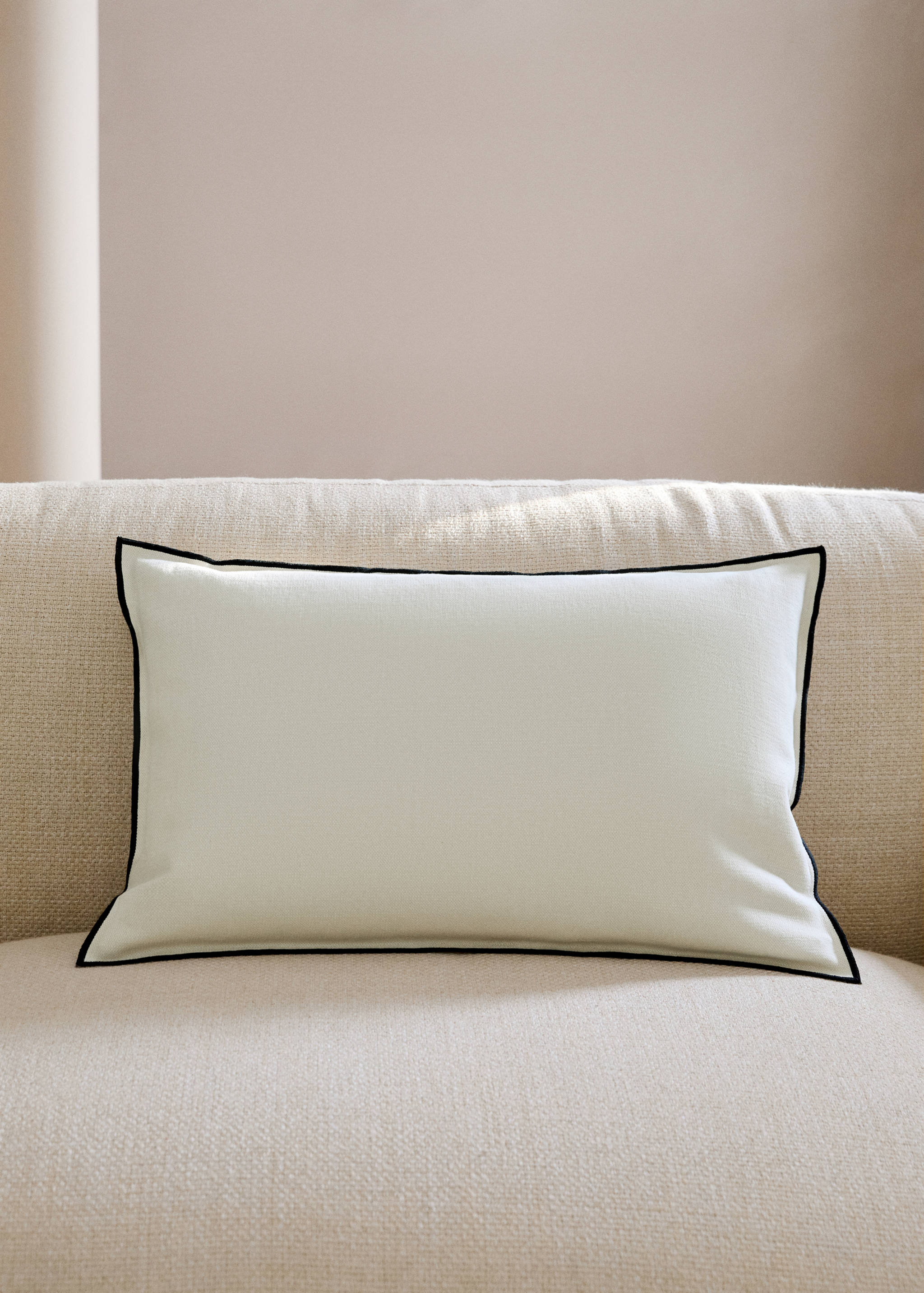 Linen cotton cushion cover with overlock tab 40x60 cm - General plane