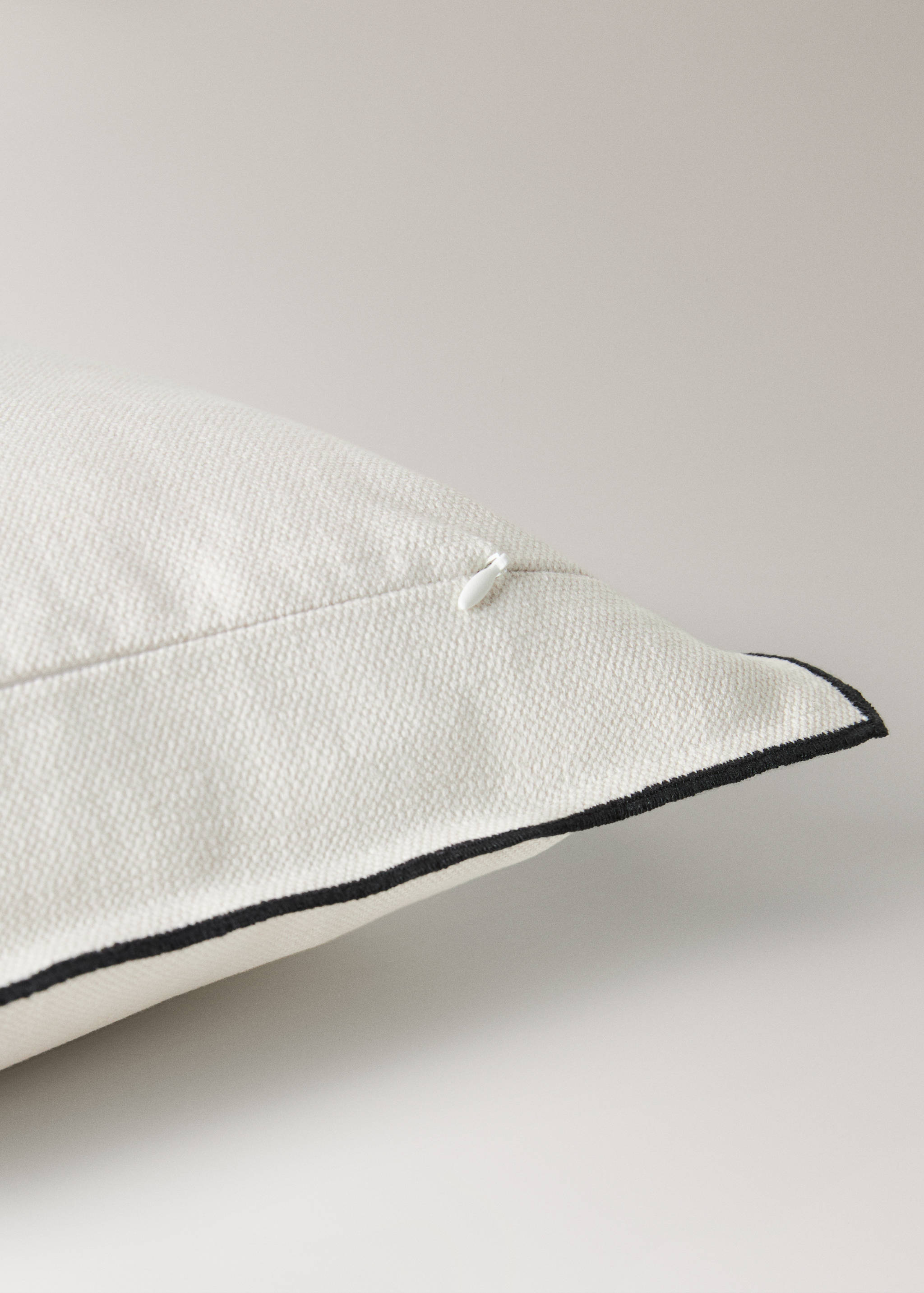 Linen cotton cushion cover with overlock tab 40x60 cm - Details of the article 2