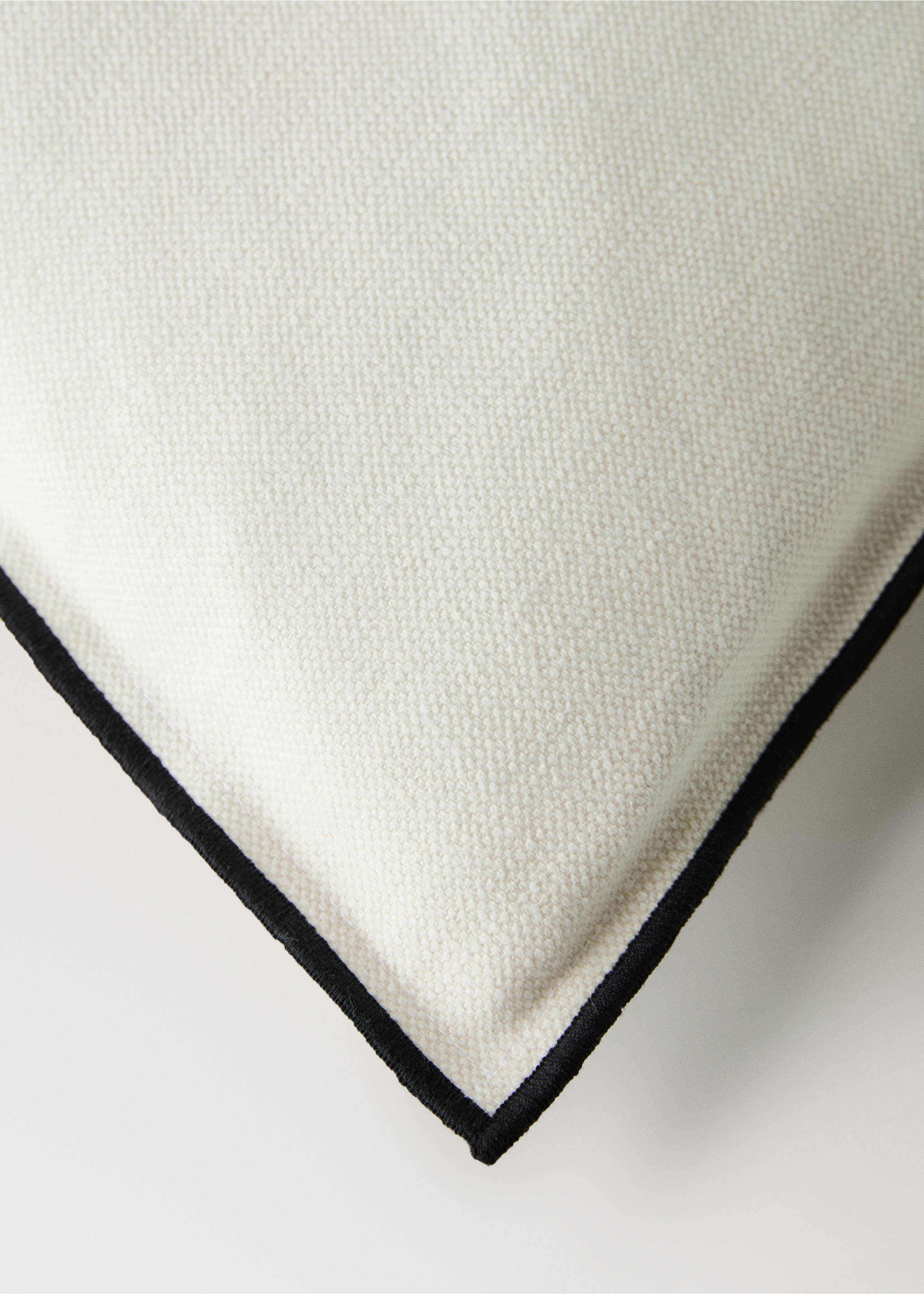 Linen cotton cushion cover with overlock tab 40x60 cm - Details of the article 3, Off White. Ref: 27051526-00.
