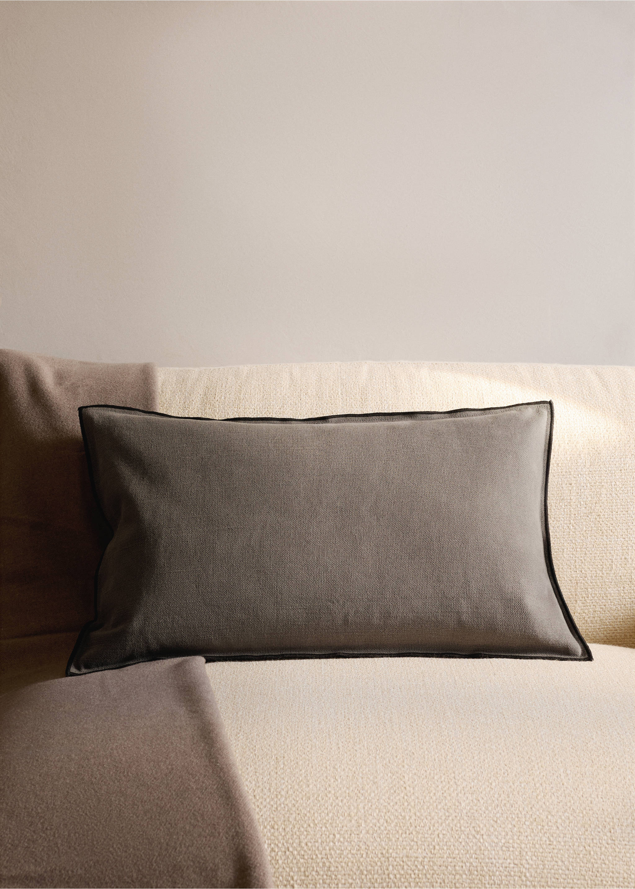 Linen cotton cushion cover with overlock tab 40x60 cm - General plane, Medium Heather Grey. Ref: 27051526-00.