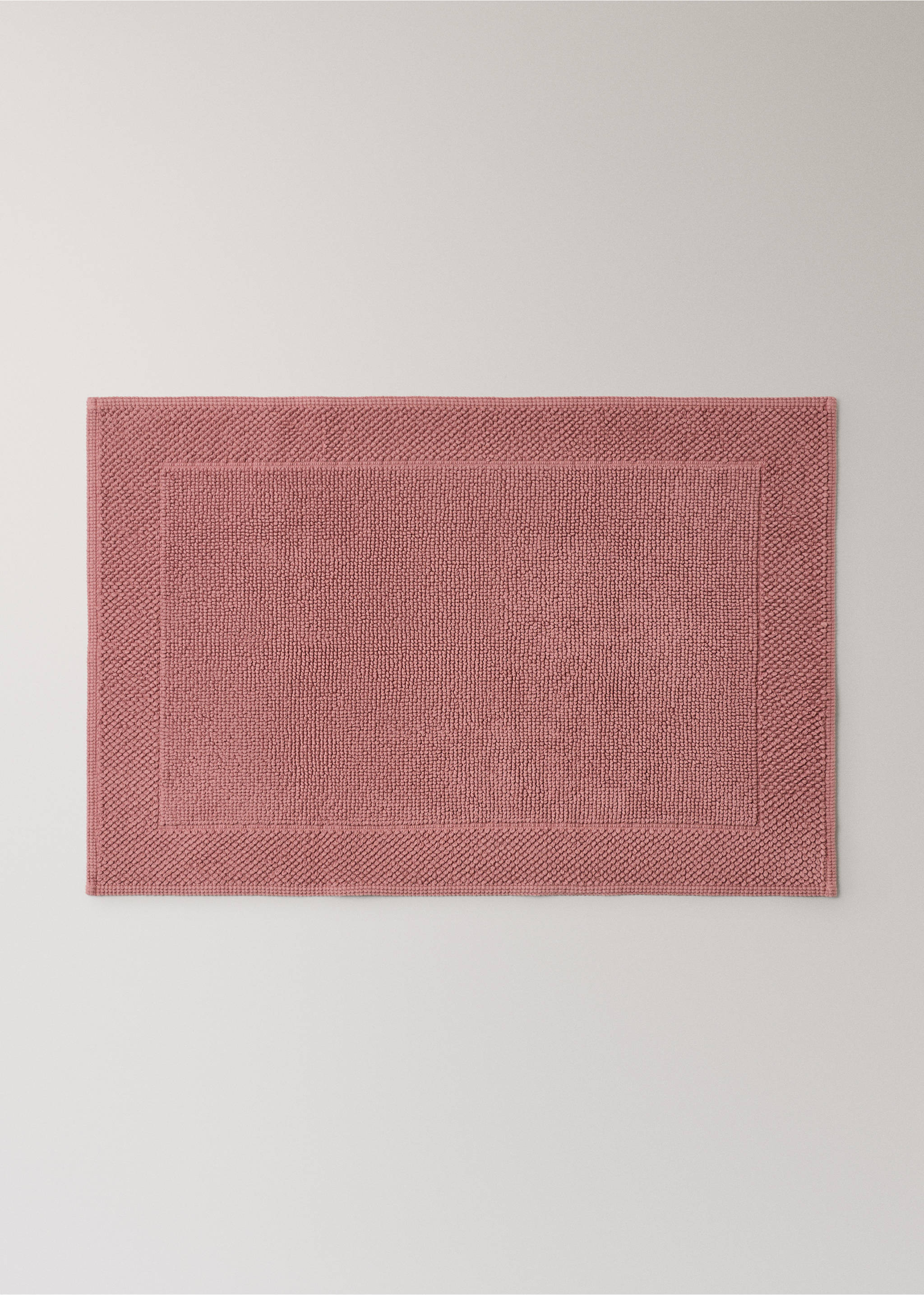 Garment-dyed cotton bath rug - Article without model, Pale Pink. Ref: 27051531-00.