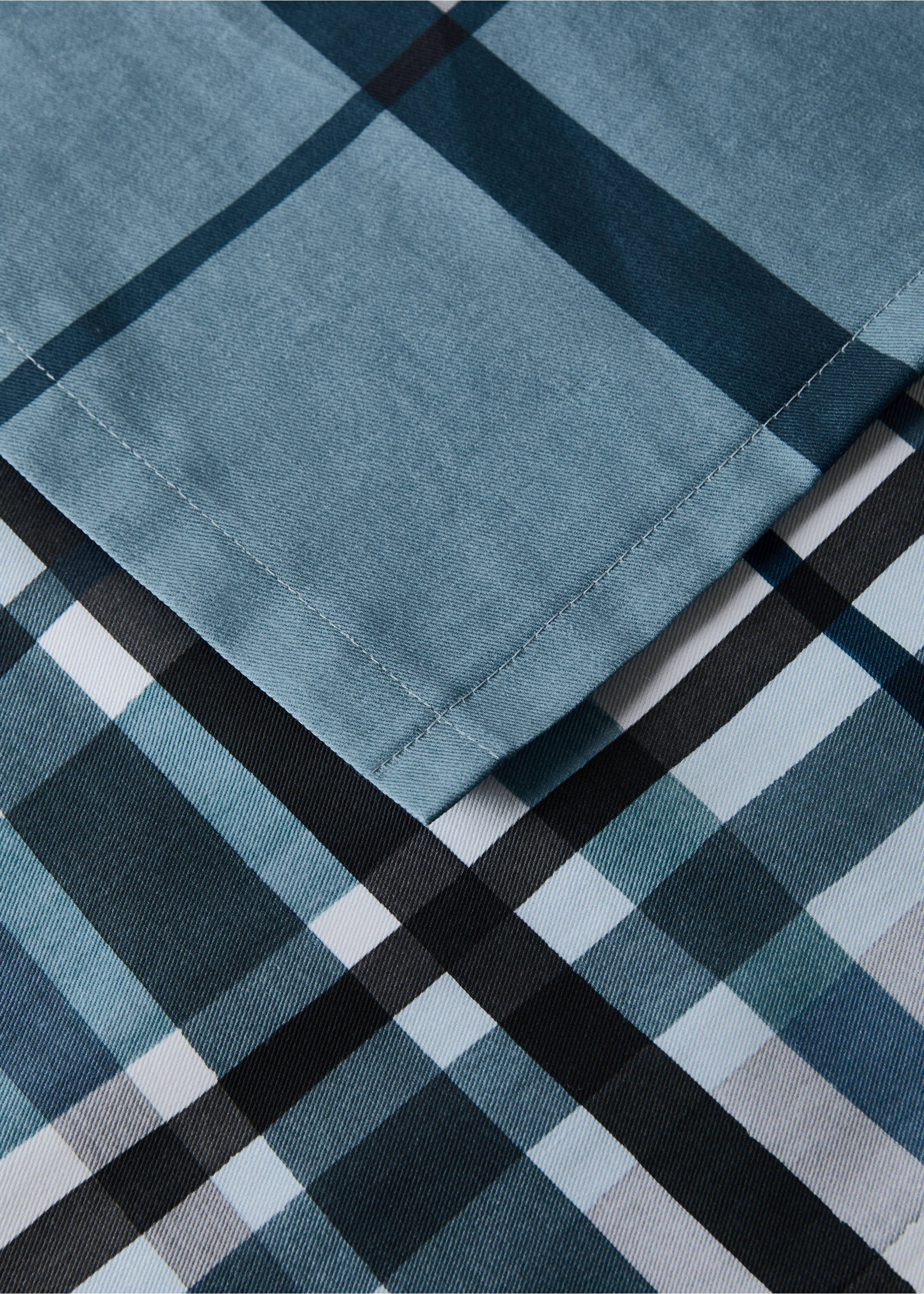 Cotton tablecloth with irregular checks for 2 to 4 people - Details of the article 1, Blue. Ref: 27052005-00.