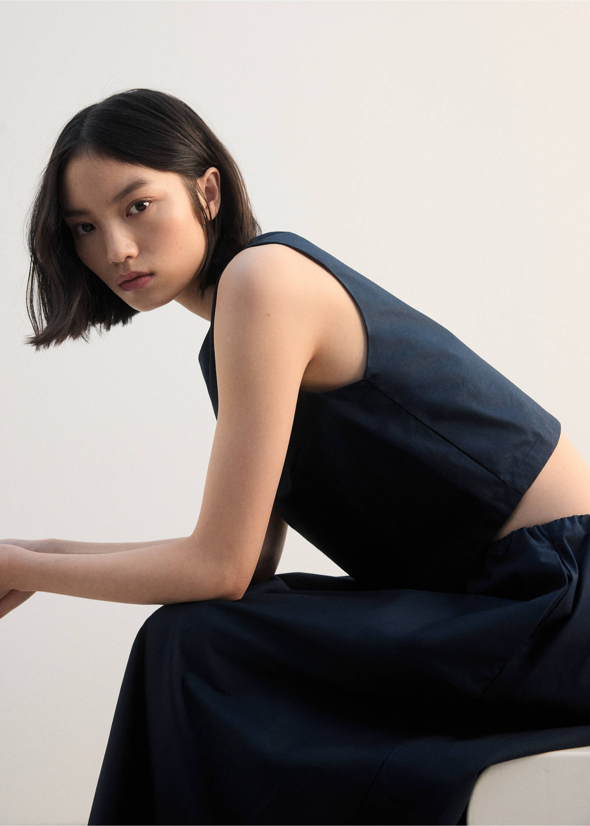 Buttoned crop top - Details of the article 2, Navy. Ref: 27052538-00.