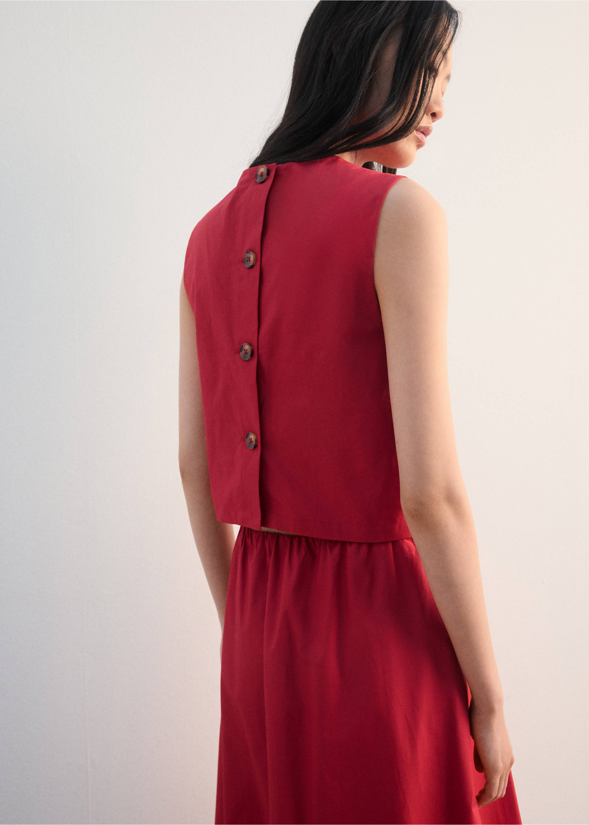 Atasan crop berkancing - Versi terbalik dari barang, Merah. Ref: 27052538-00.
