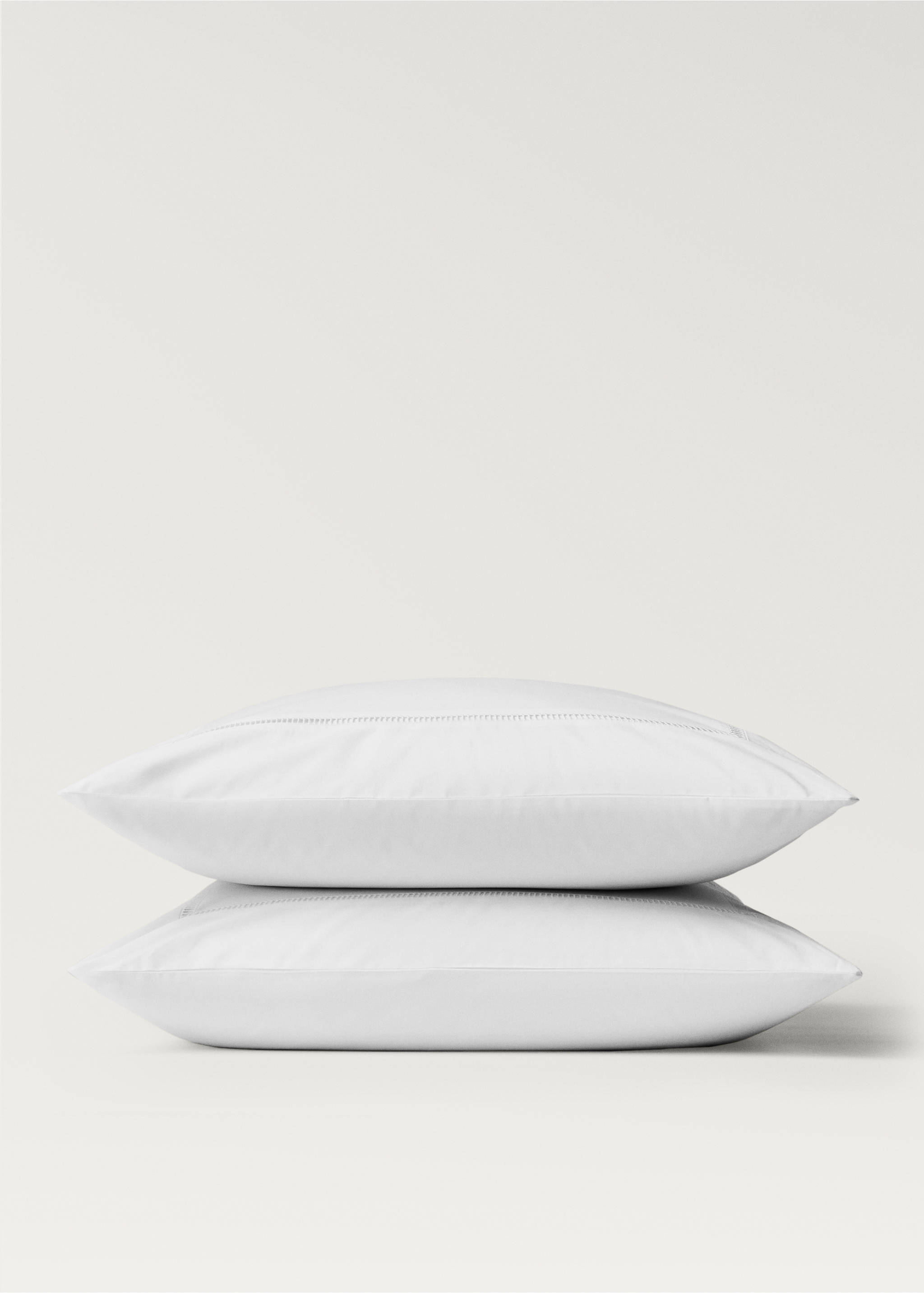 Dvije jastučnice od pamučnog perkala s dvostrukim prošivom 60 x 60 cm - Detalji artikla 1, Bijela. Ref: 27052892-00.