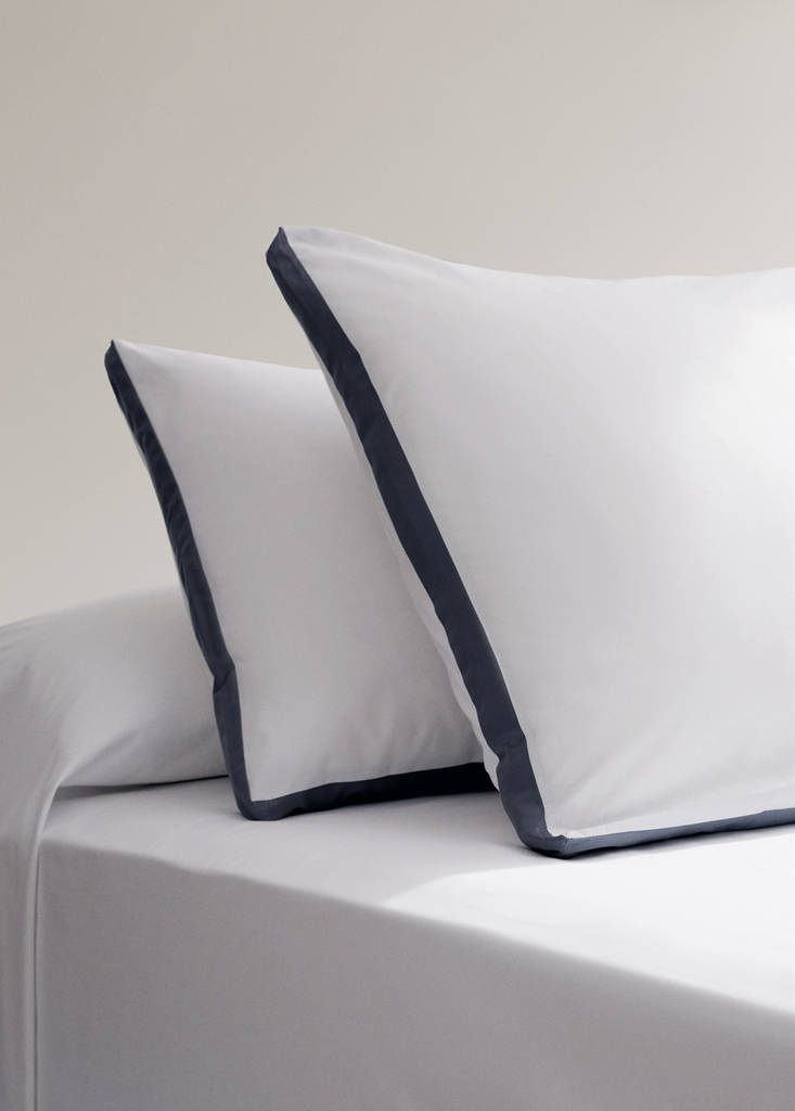 Two 200-thread count cotton percale pillowcases with satin borders 50x75 cm — Blue