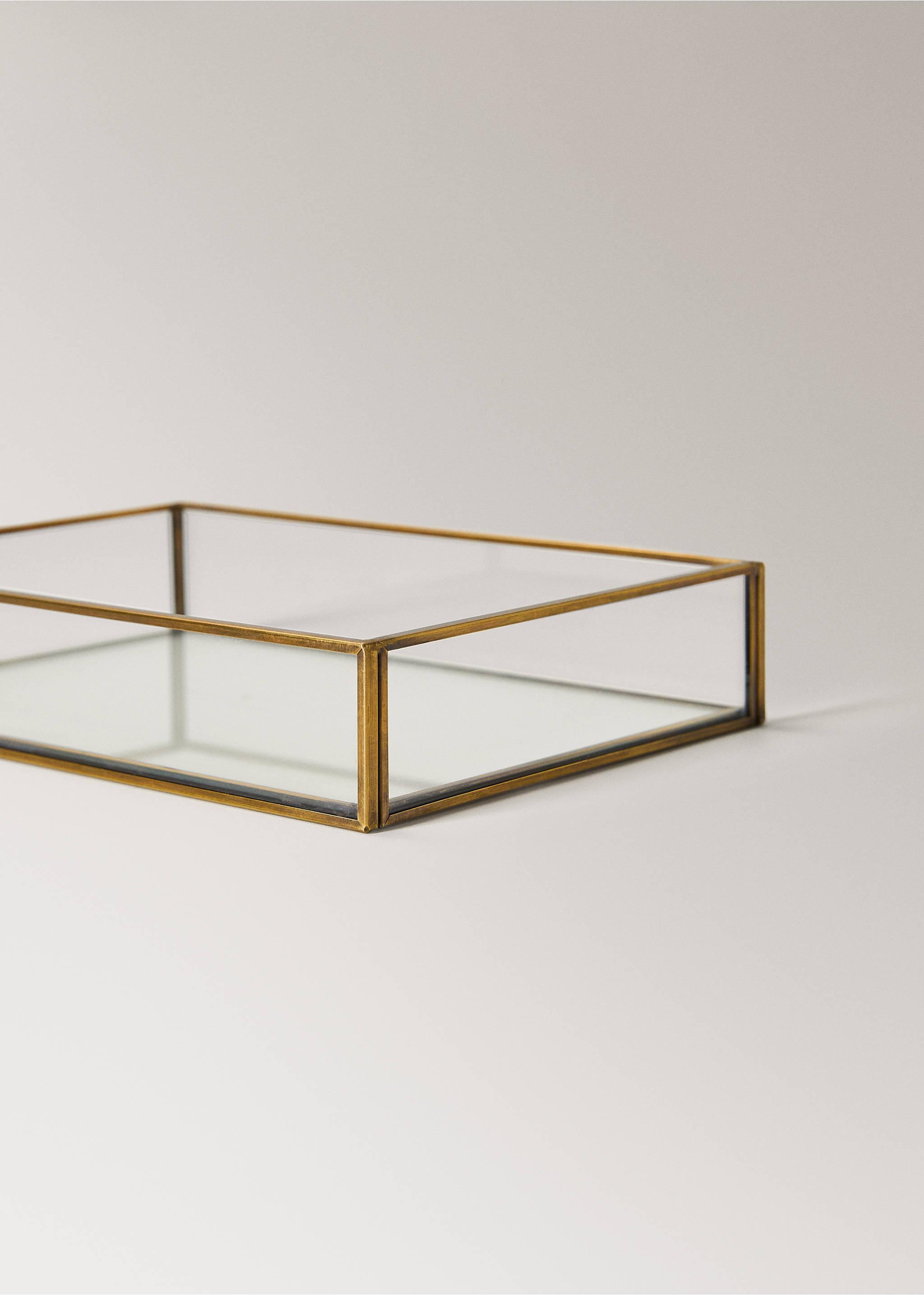 Malý dekorativní podnos ze skla s kovovým reliéfem - Detail zboží 2, Zlatá. Ref: 27052904-00.