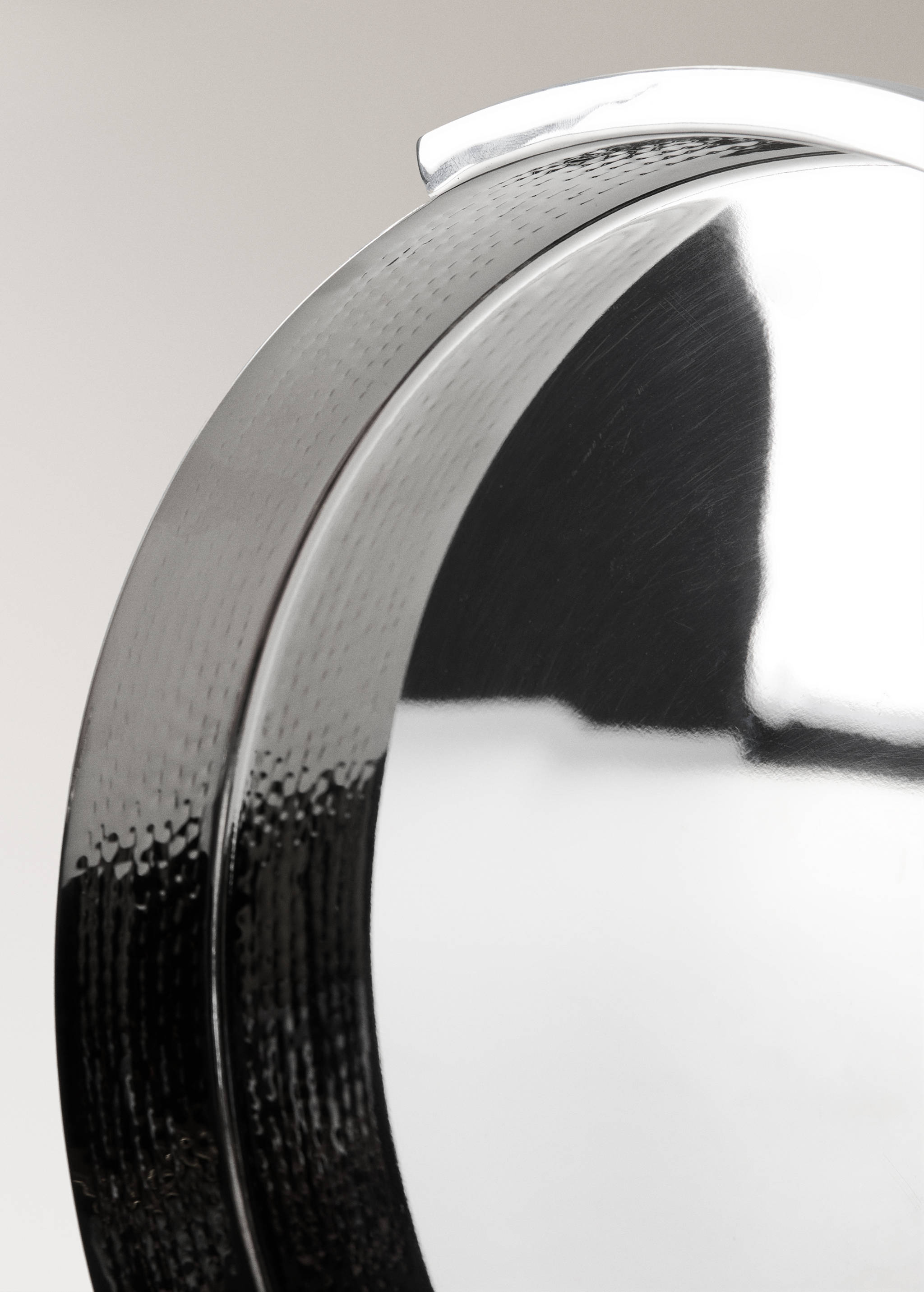 Decorative metal tray - Details of the article 2