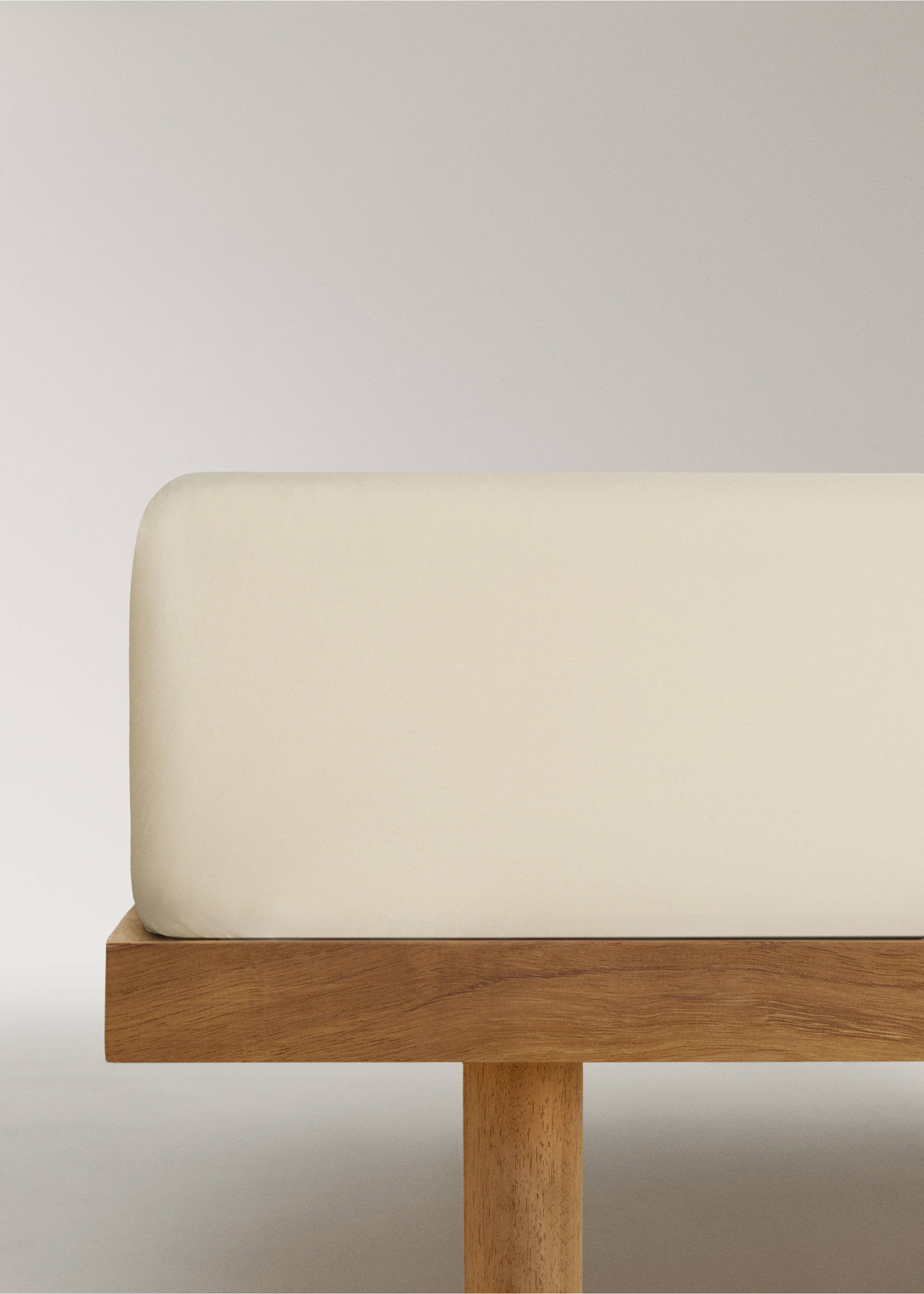 Drap-housse percale de coton 200 fils lit 150 cm - Article sans modèle, Jaune pastel. Ref: 27052921-00.