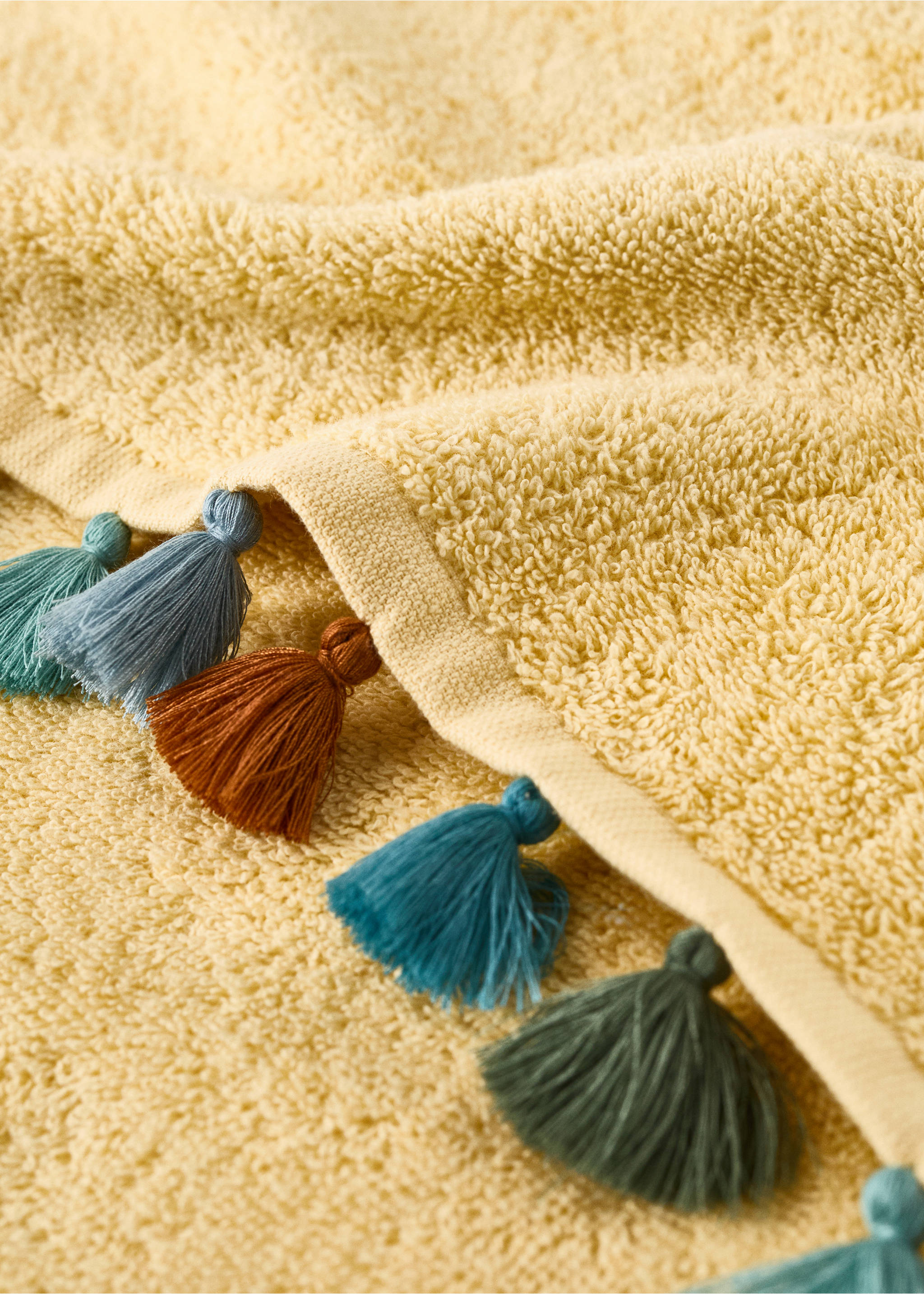 Children's cotton bath towel with multi-coloured pom-poms - Details of the article 1, Lime. Ref: 27052931-00.