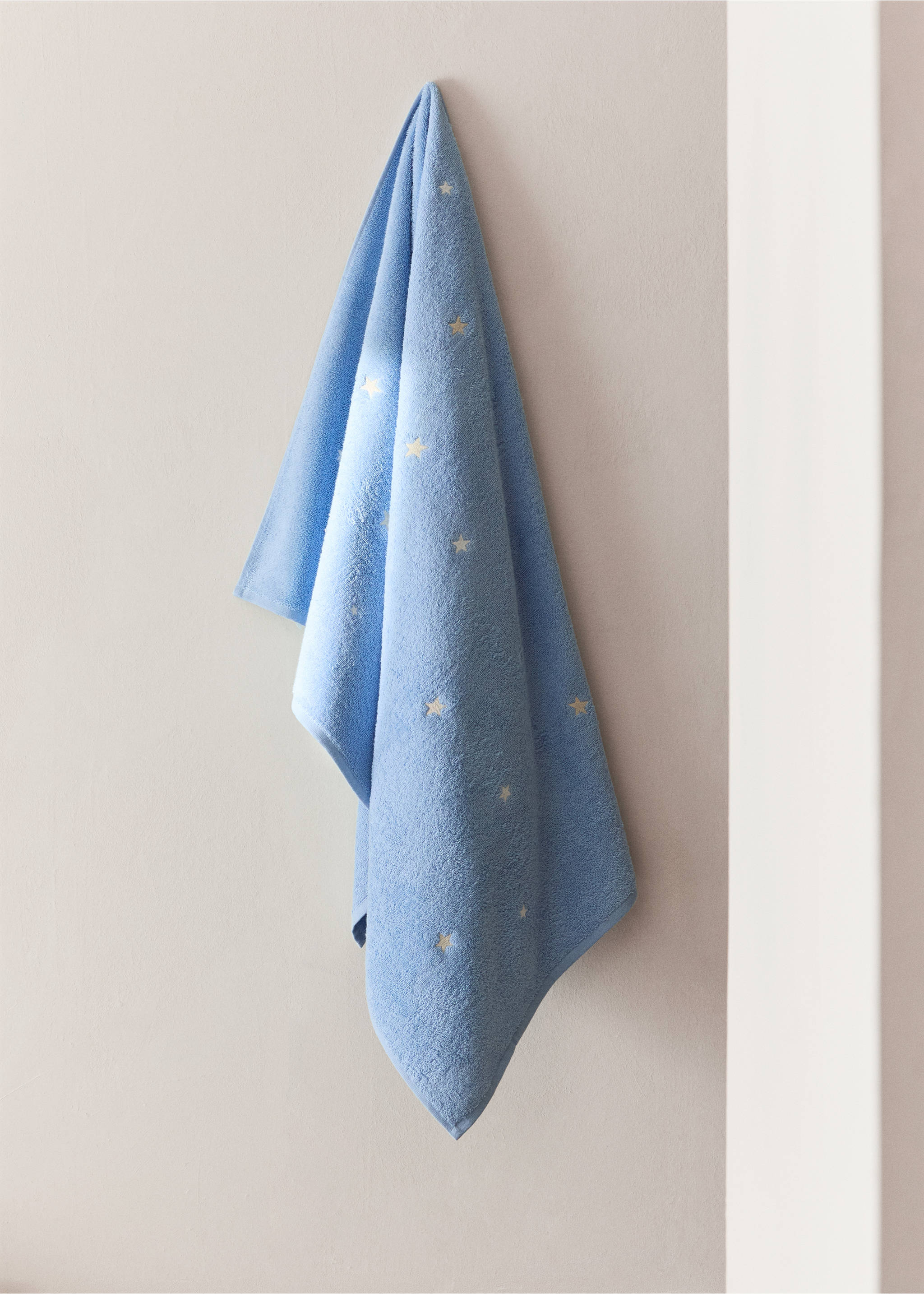 Toalla baño infantil estrellas fluorescentes - Plano general, Azul. Ref: 27052933-00.