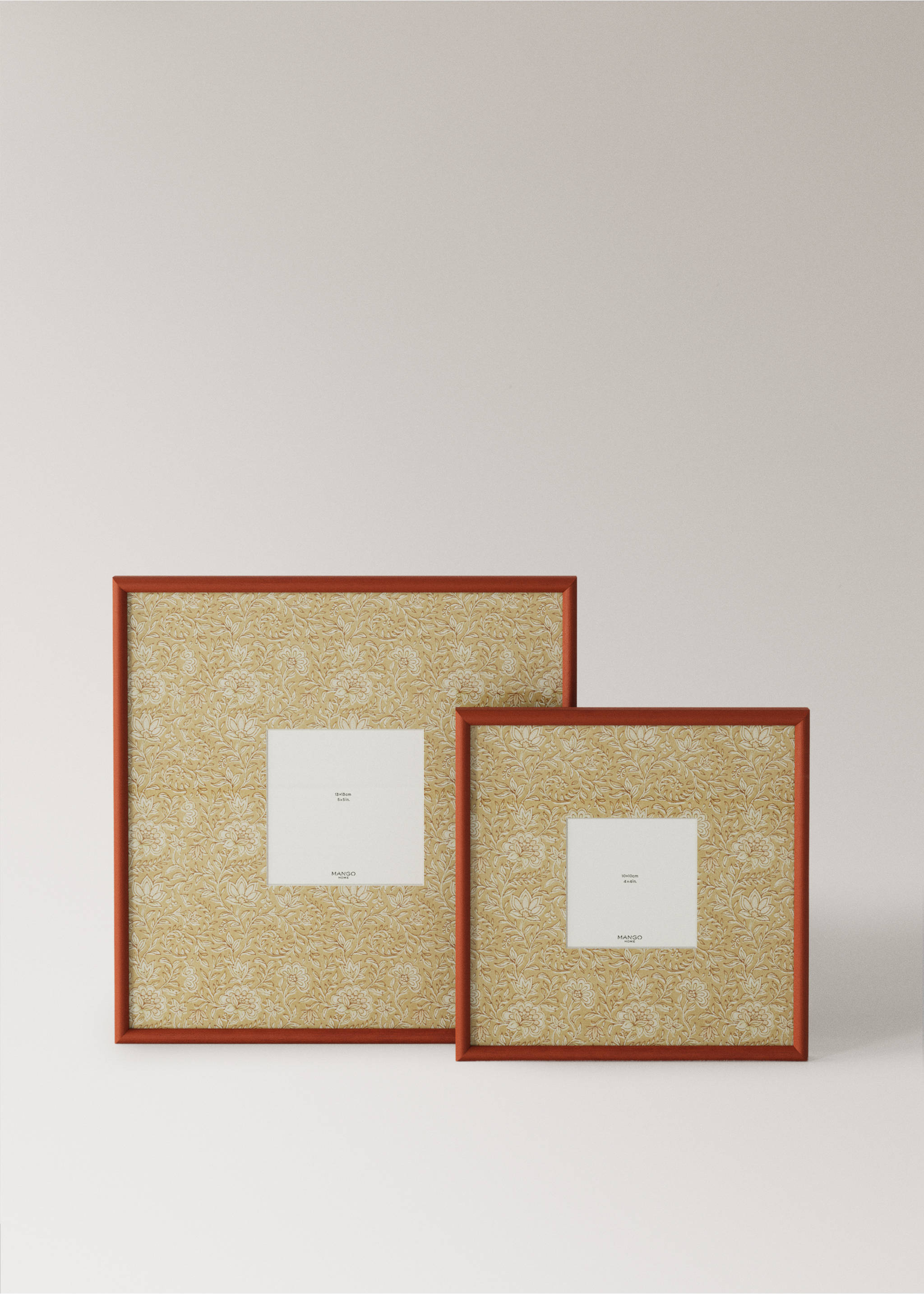 Large floral print contrast photo frame - Details of the article 3, Orange. Ref: 27052936-00.