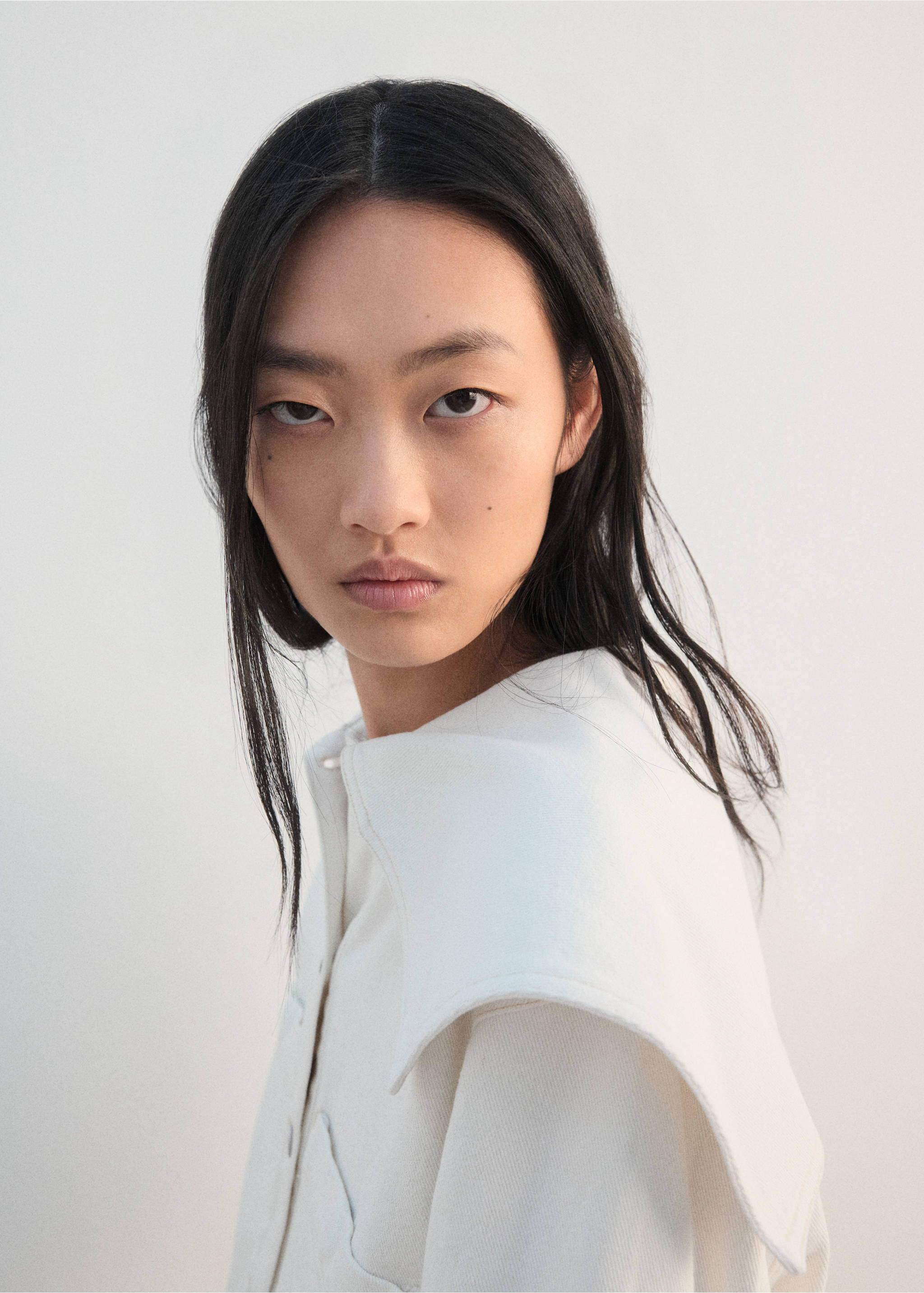 جاكيت جينز بياقة عريضة - تفاصيل المنتج 1, سكري. Ref: 27053271-00.