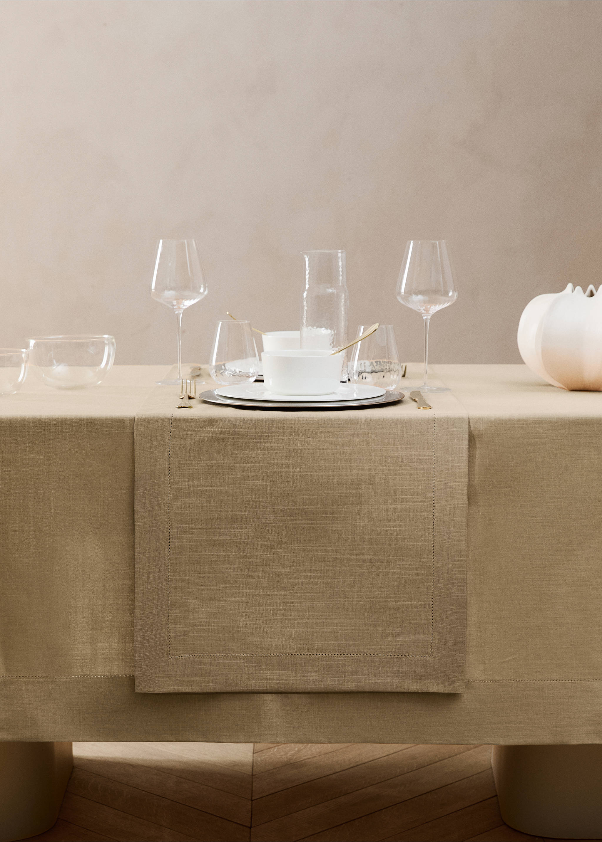 Baumwoll-Tischläufer mit Hohlsaum-Detail - Allgemeine Ansicht, Pfirsich. Ref: 27053277-00.