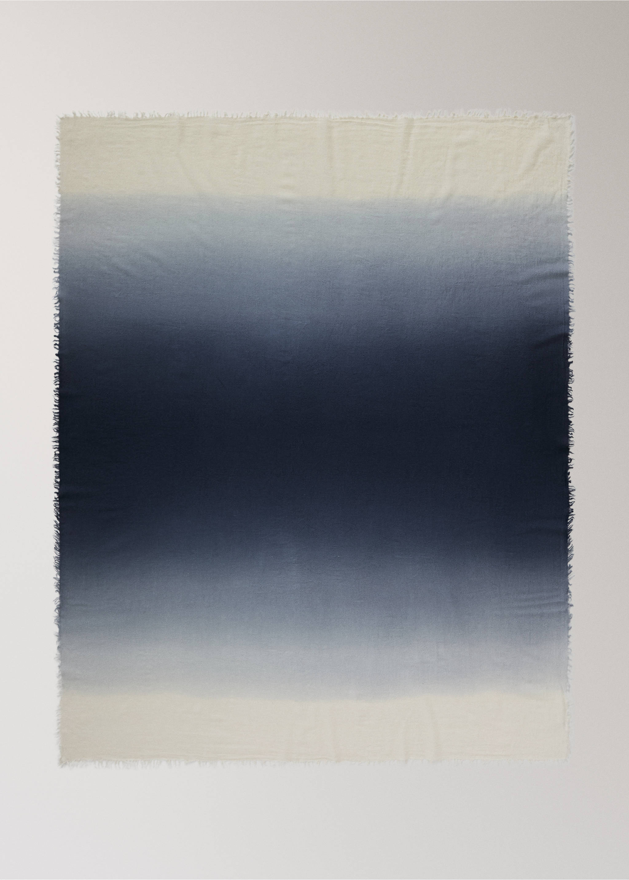 Ullfilt med fransar och gradientdesign - Detaljer om artikeln 3, Indigoblå. Ref: 27053281-00.