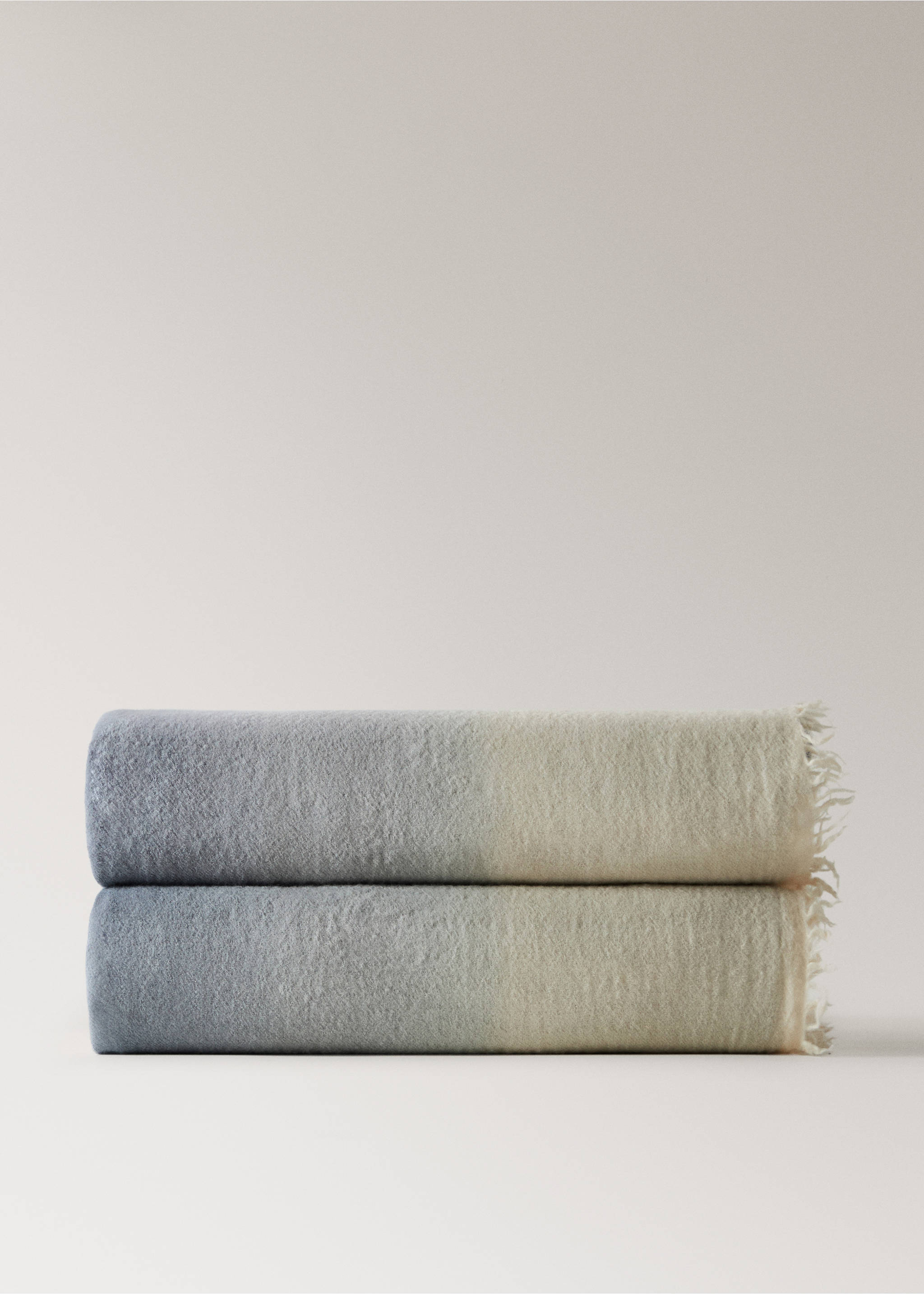Frayed wool blanket with ombre design - Article without model, Indigo Blue. Ref: 27053281-00.
