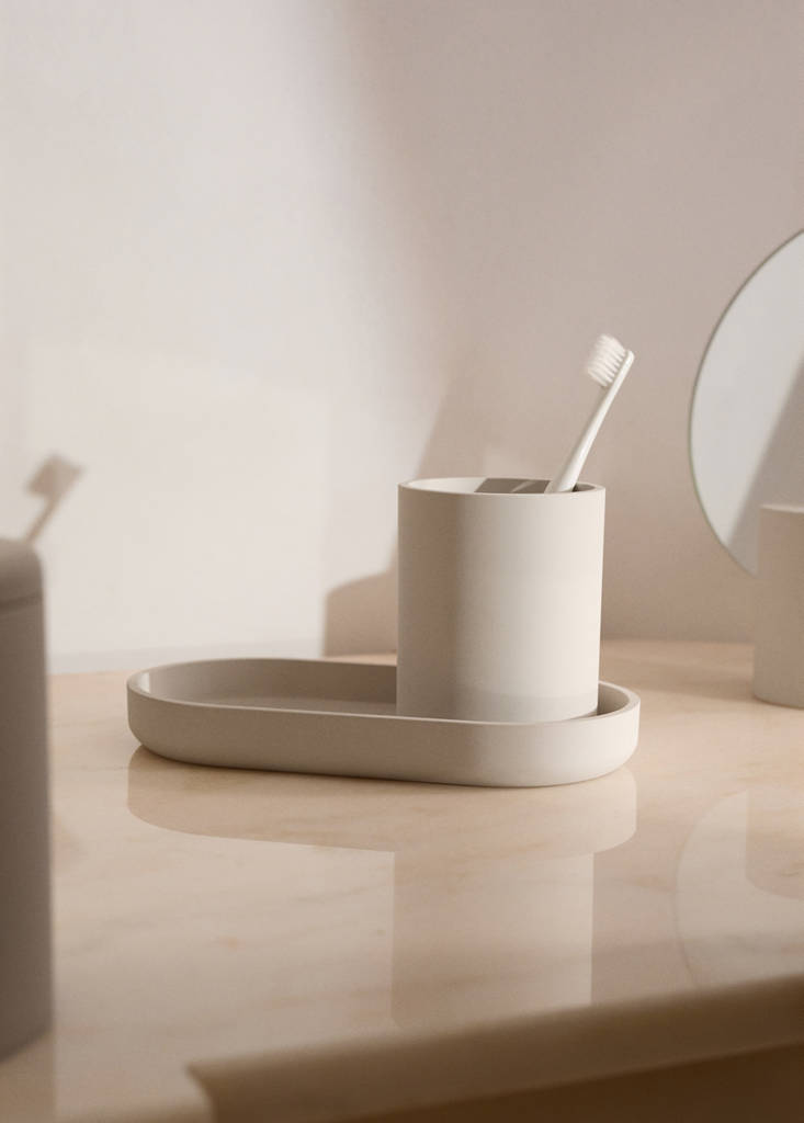 Resin toothbrush cup — Ecru
