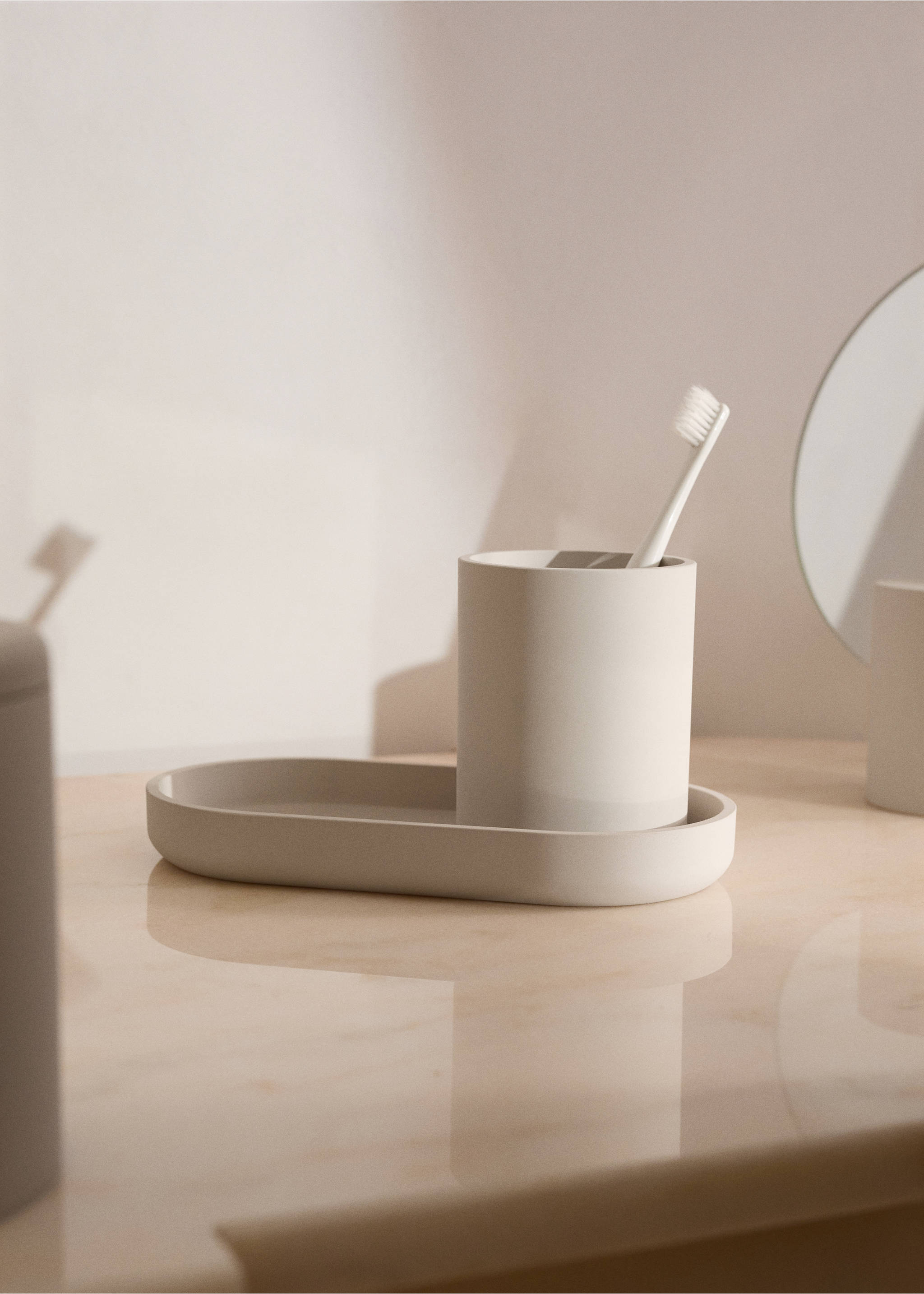Resin toothbrush cup - General plane, Ecru. Ref: 27053282-00.