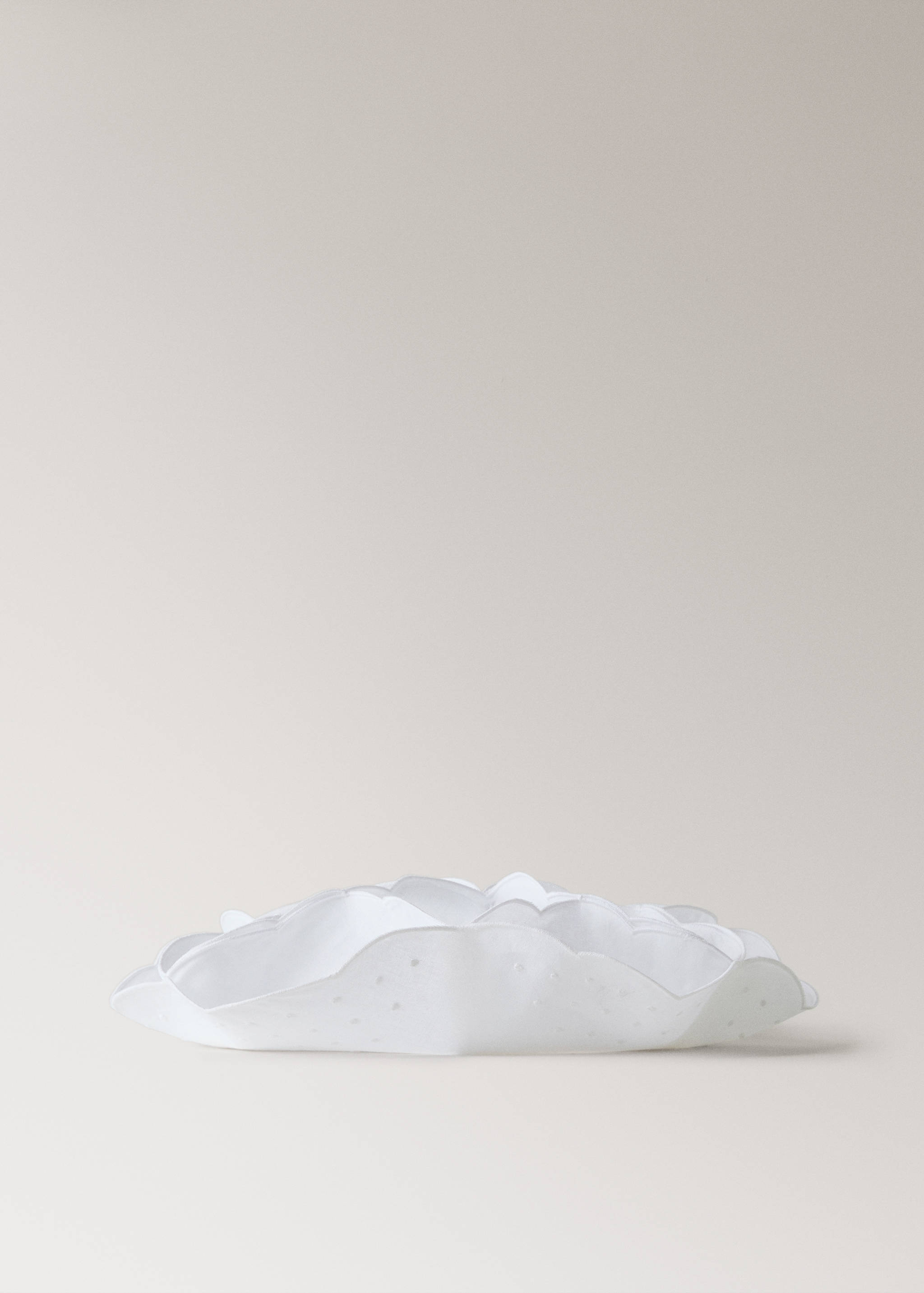 Basket with embroidered details - Article without model