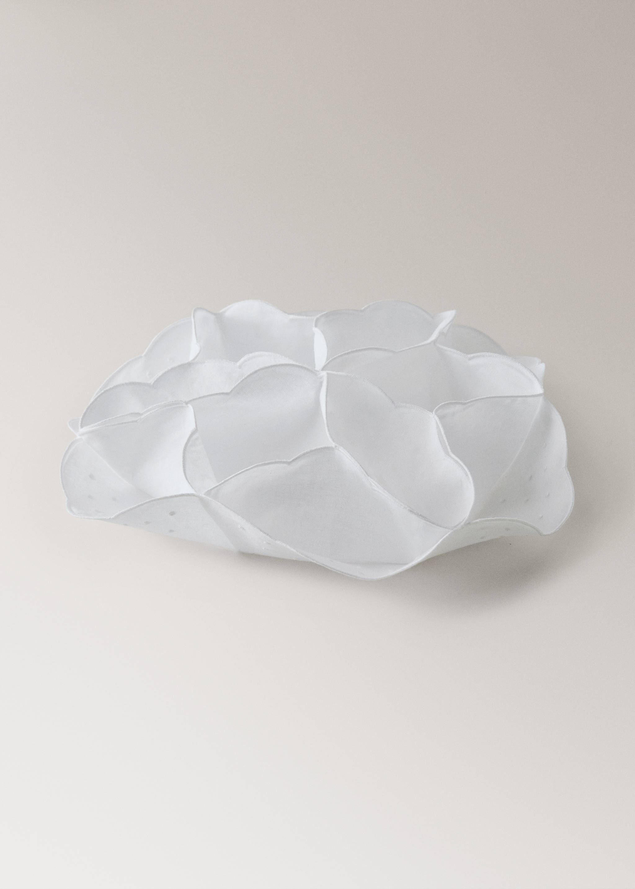 Basket with embroidered details - Details of the article 1