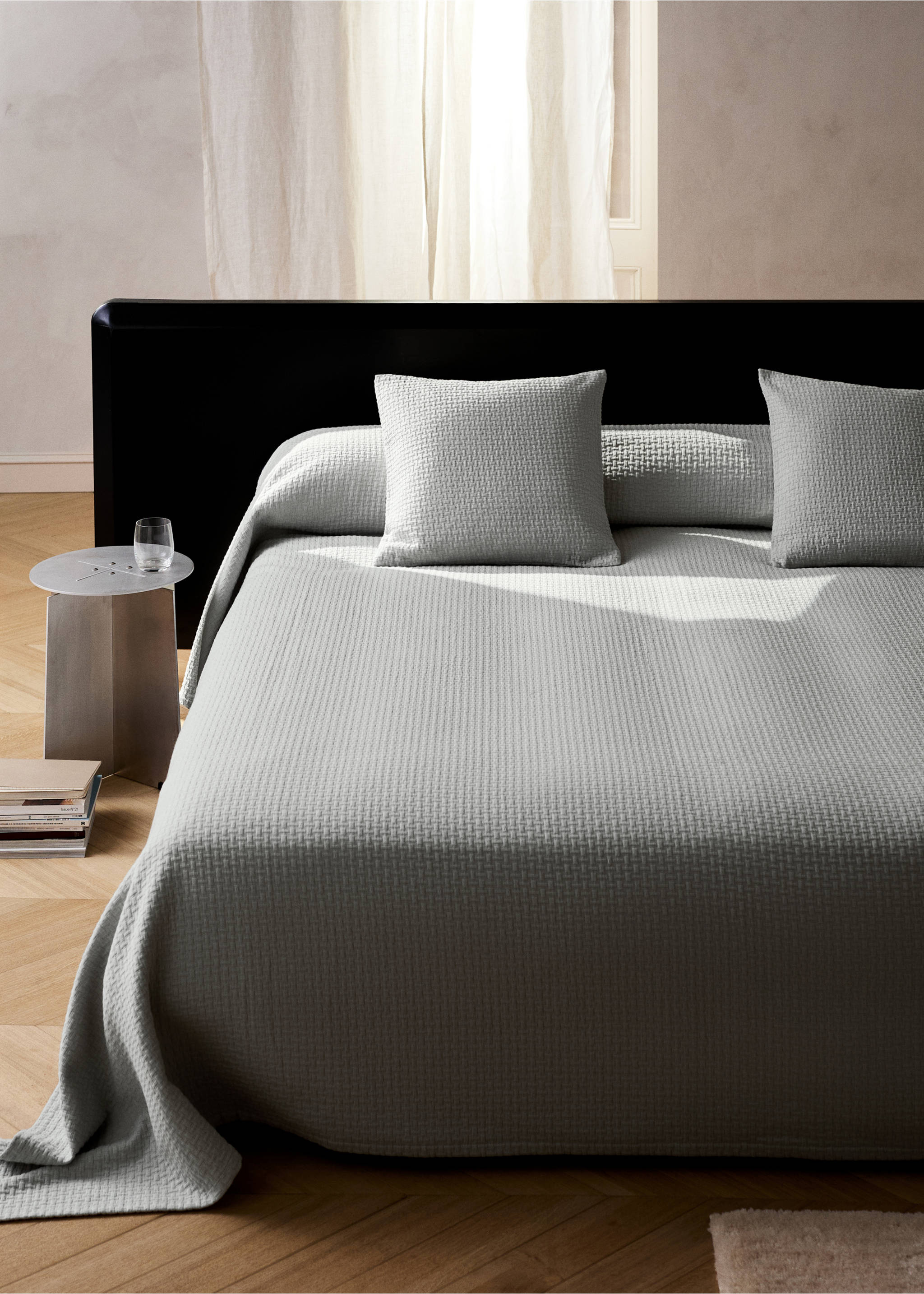Garment-dyed cotton bedspread with English corner trim for 130/140/150 cm bed - General plane, Grey. Ref: 27053289-00.