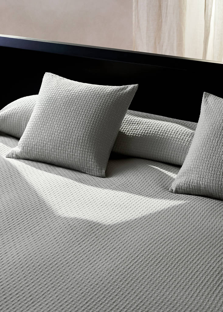 Tagesdecke aus Garment-Dyed-Baumwolle, Eckenverstärkung, für 130/140/150 cm Bett — Grau