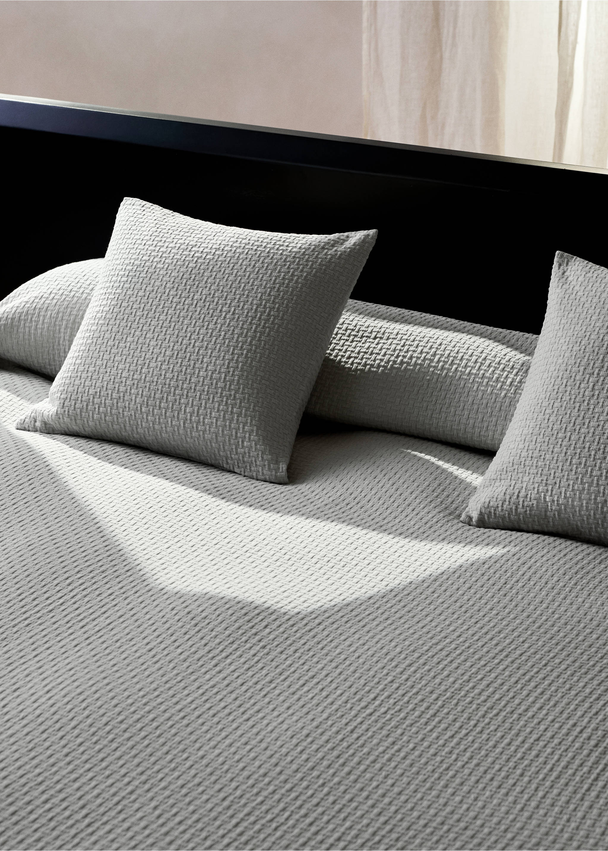 Garment-dyed cotton bedspread with English corner trim for 130/140/150 cm bed - Details of the article 7, Grey. Ref: 27053289-00.
