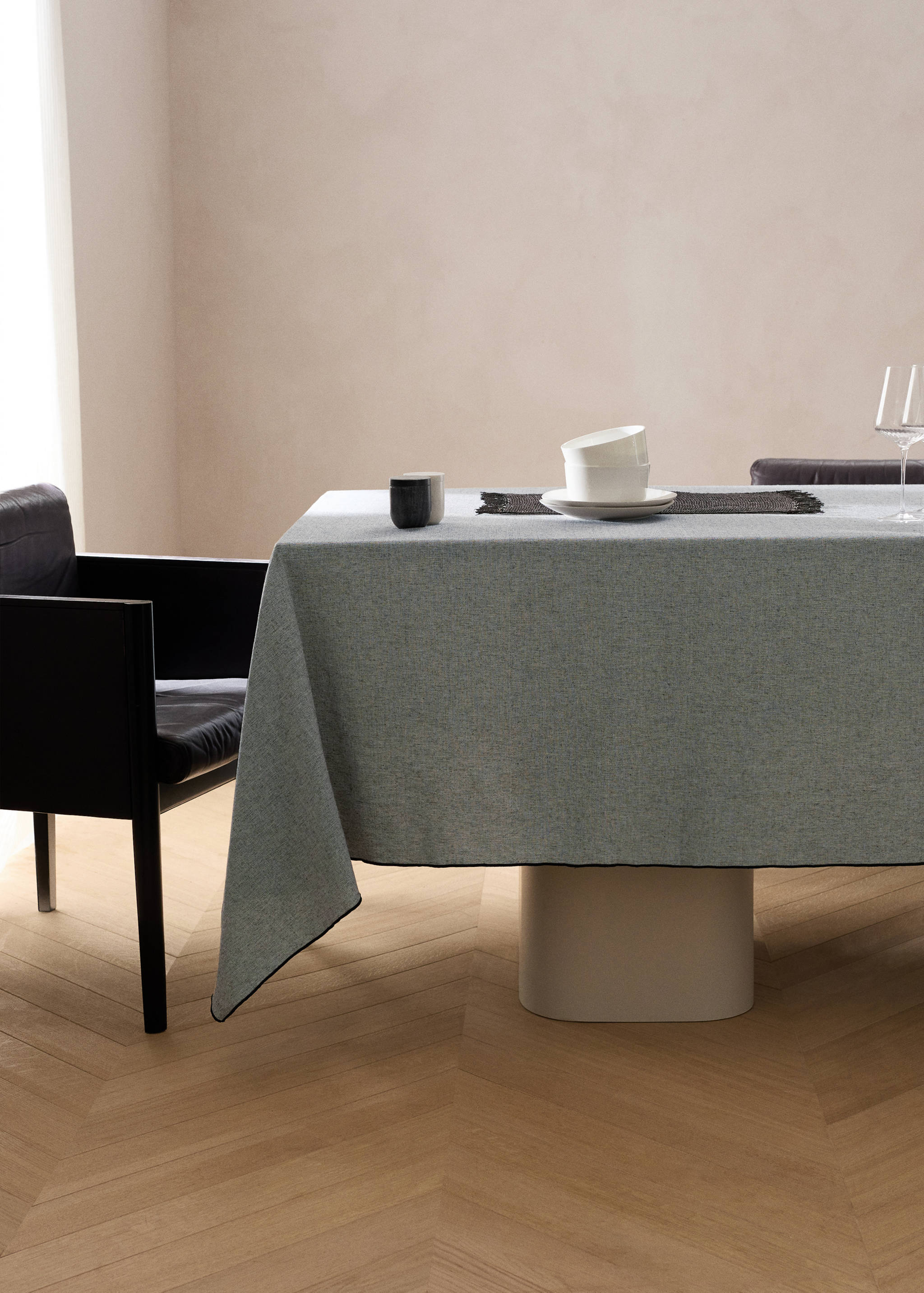 Linen cotton chambray effect tablecloth for 8 to 10 guests - General plane