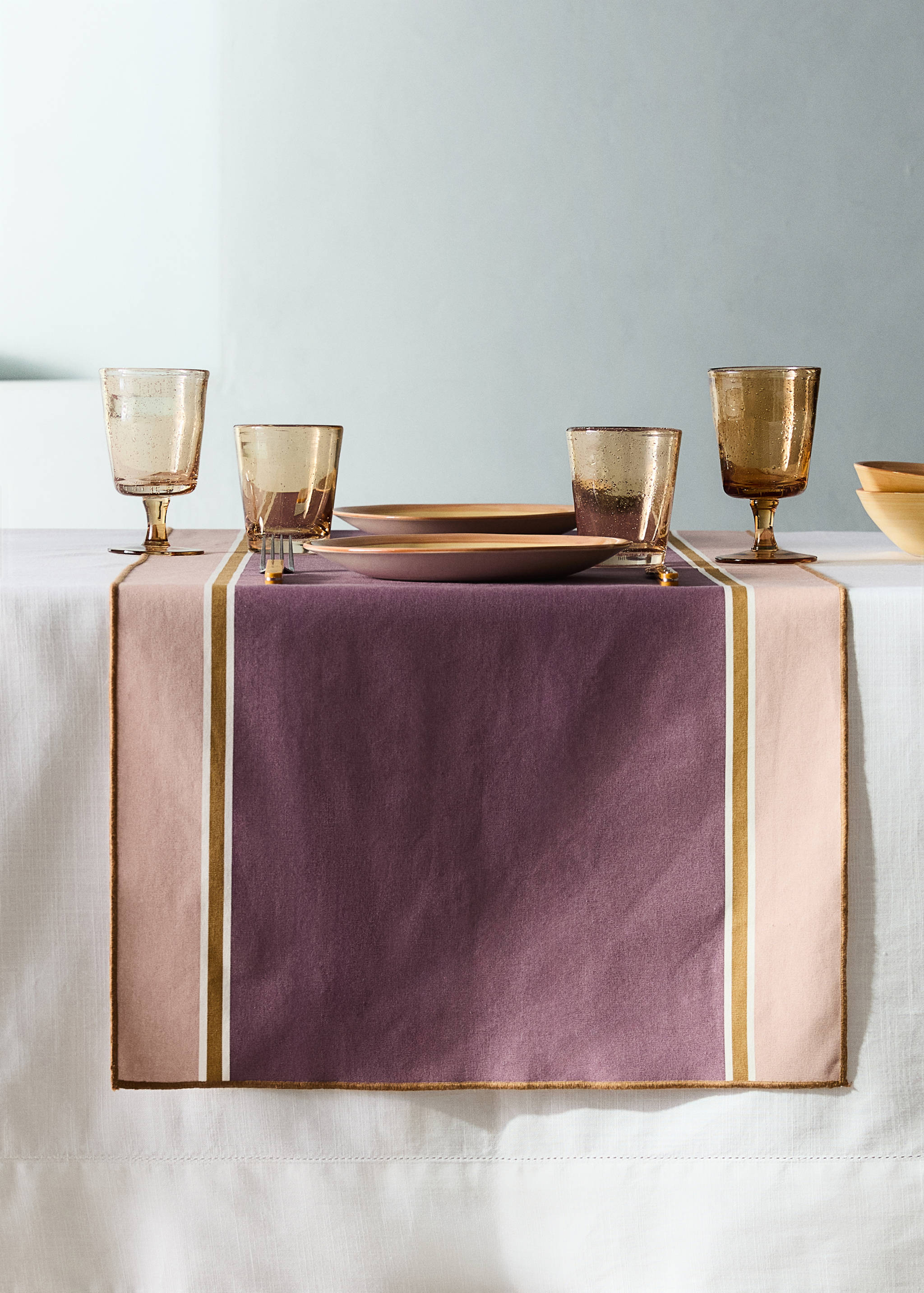 Resin-coated striped cotton table runner - General plane