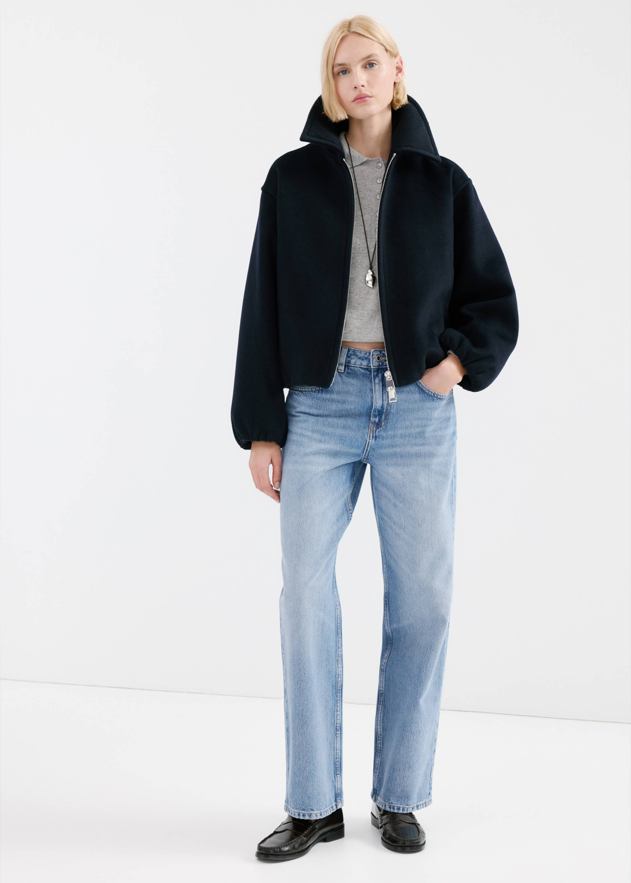 Straight low-waist jeans - General plane